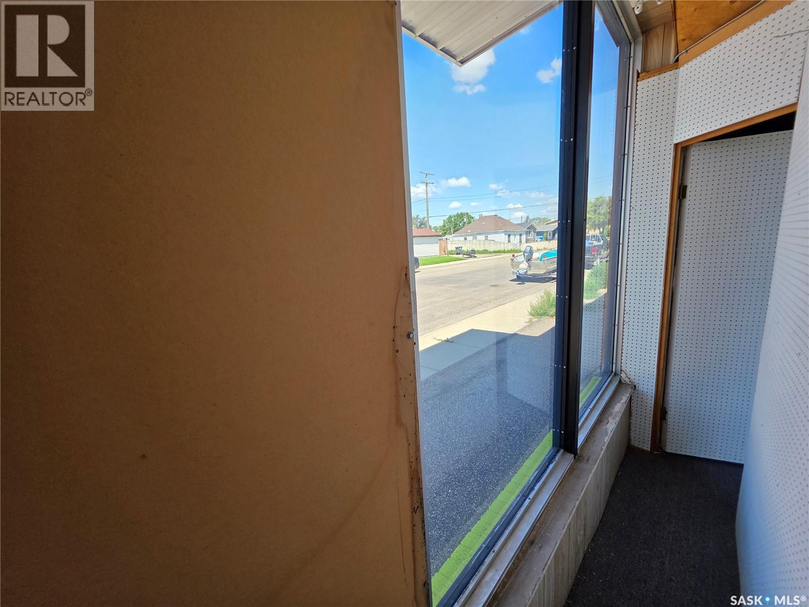 Photo 8 of 401 North Railway Street E, Swift Current SK