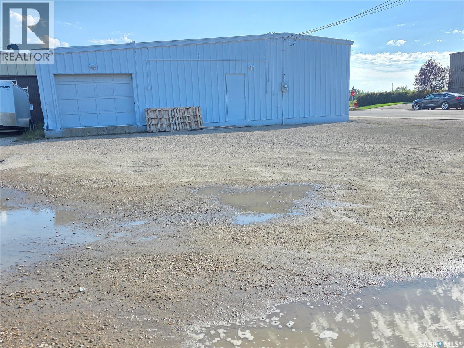 Photo 13 of 401 North Railway Street E, Swift Current SK