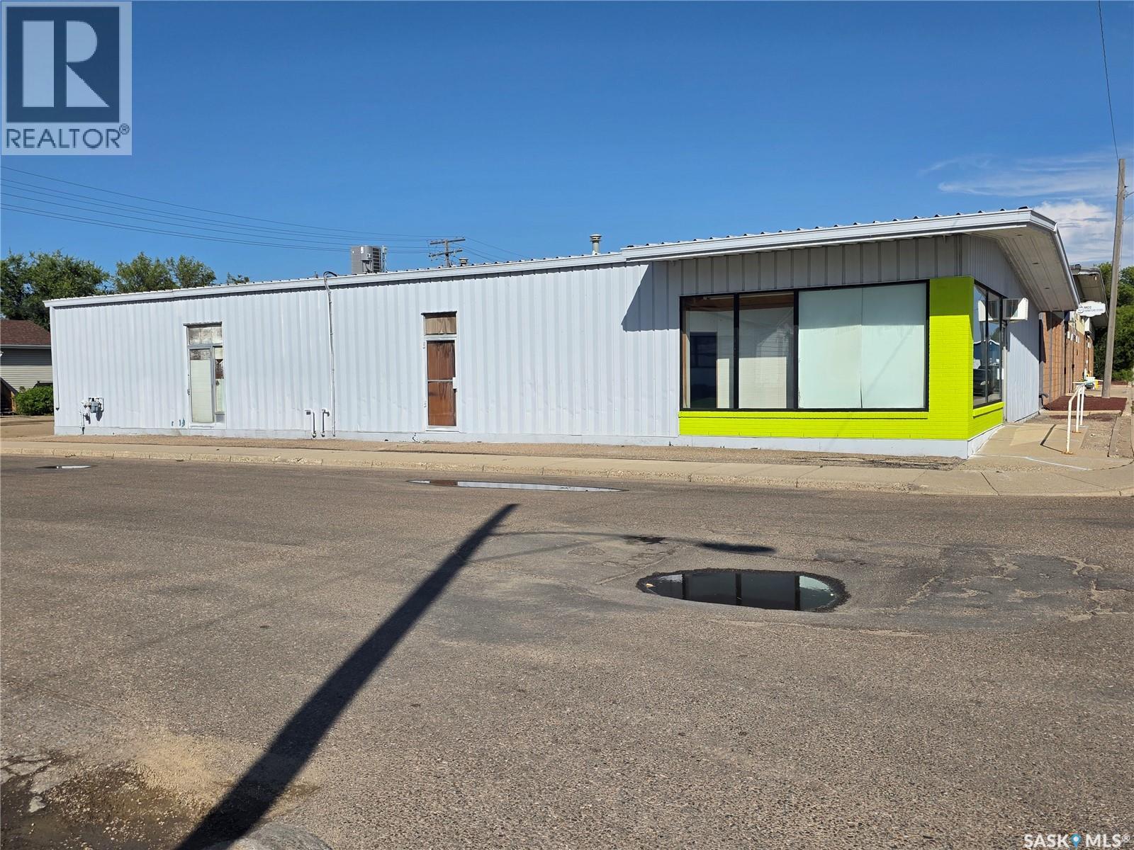Photo 6 of 401 North Railway Street E, Swift Current SK