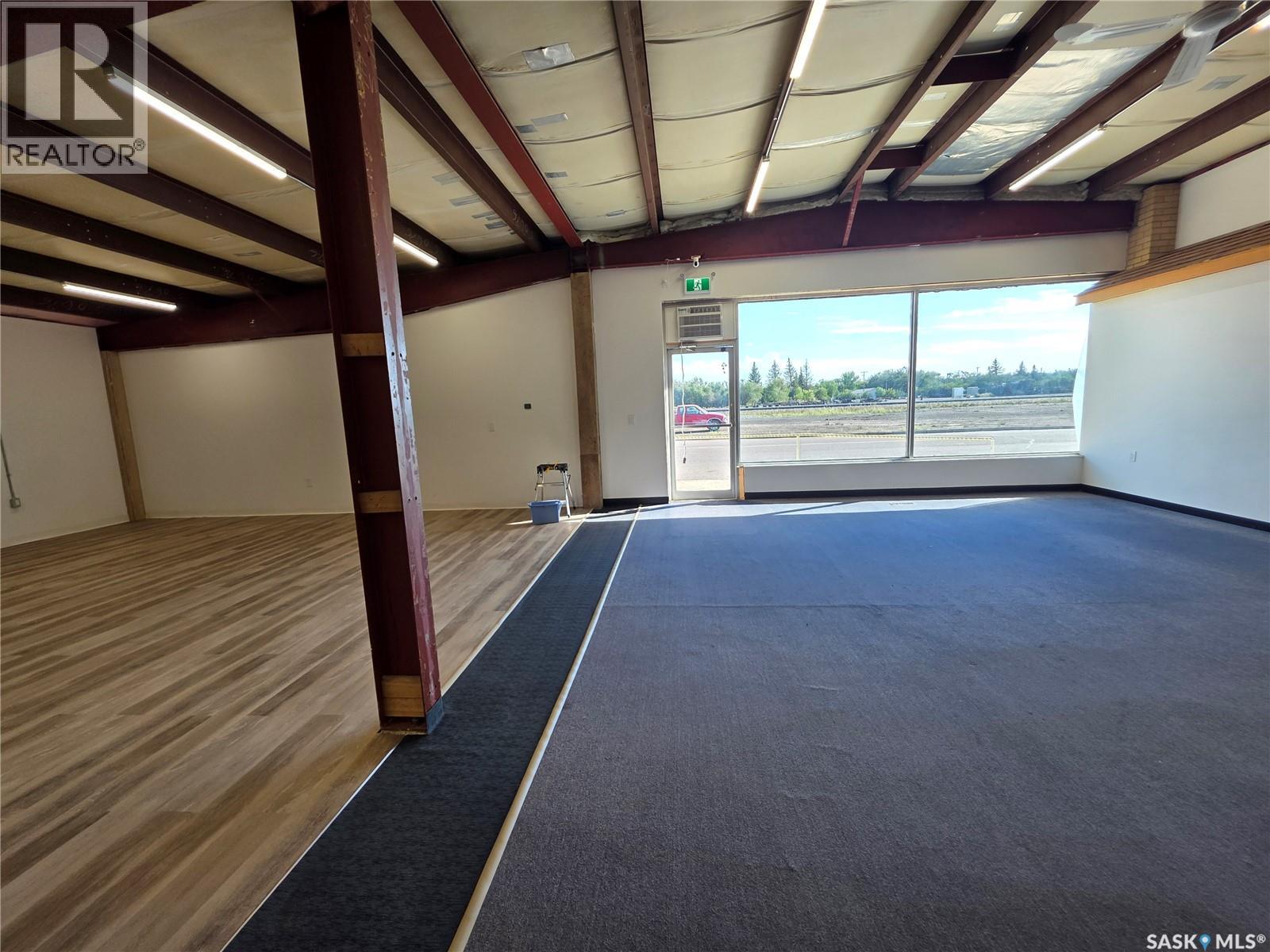 Photo 17 of 401 North Railway Street E, Swift Current SK