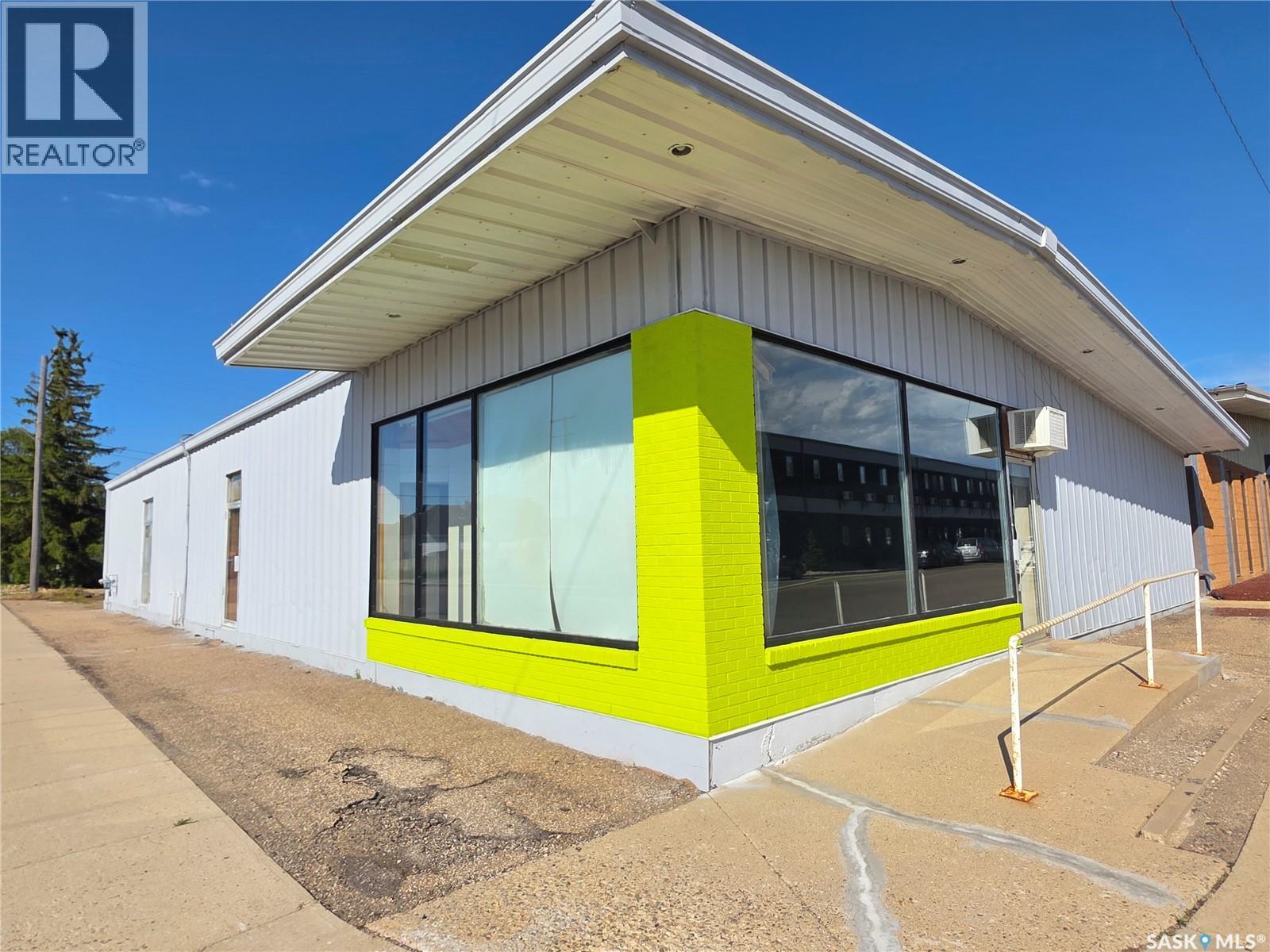 Photo 22 of 401 North Railway Street E, Swift Current SK