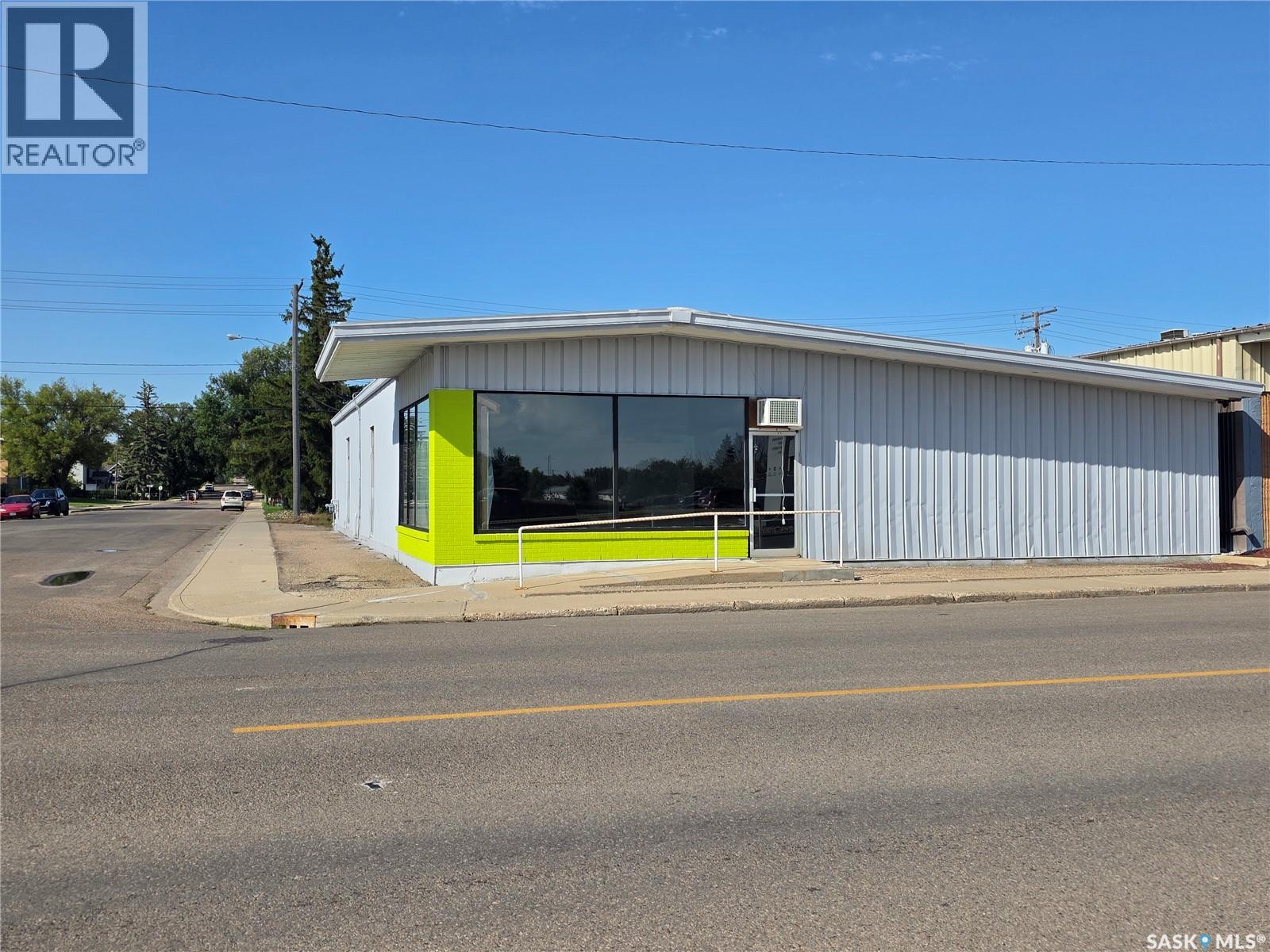 Photo 7 of 401 North Railway Street E, Swift Current SK