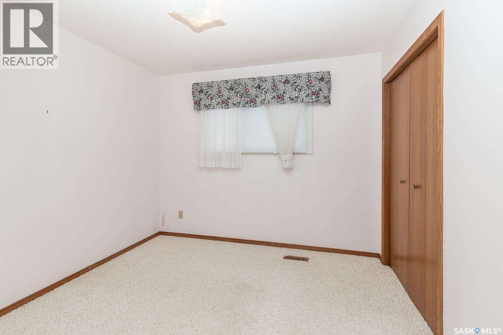 Photo 17 of 634 Nesslin Crescent, Saskatoon SK
