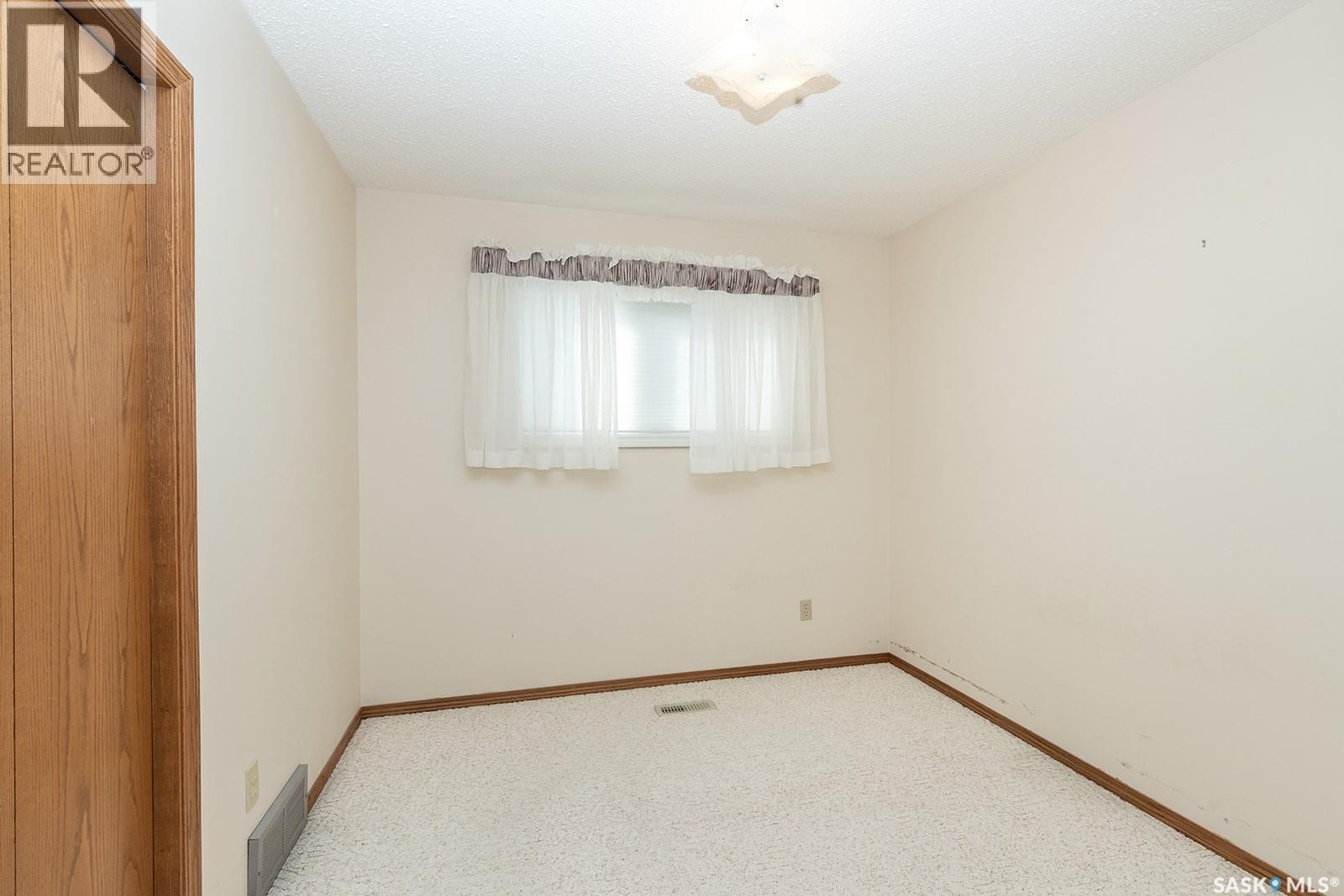 Photo 22 of 634 Nesslin Crescent, Saskatoon SK
