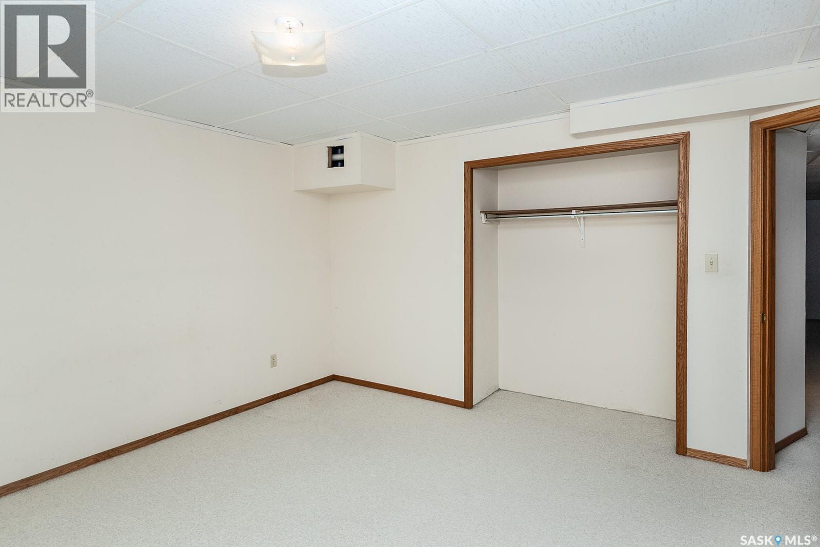 Photo 6 of 634 Nesslin Crescent, Saskatoon SK