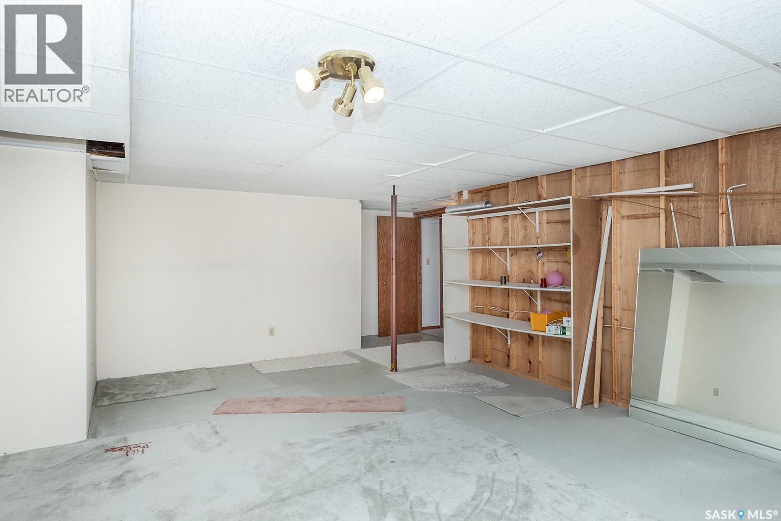 Photo 4 of 634 Nesslin Crescent, Saskatoon SK