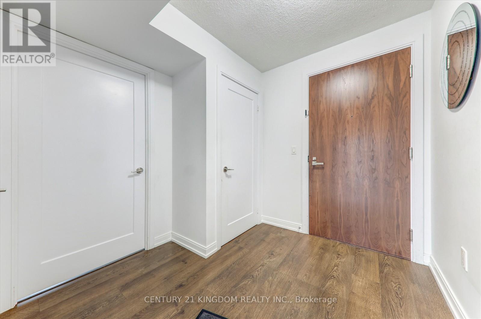 Photo 9 of 1423 275 Village Green Square, Toronto ON