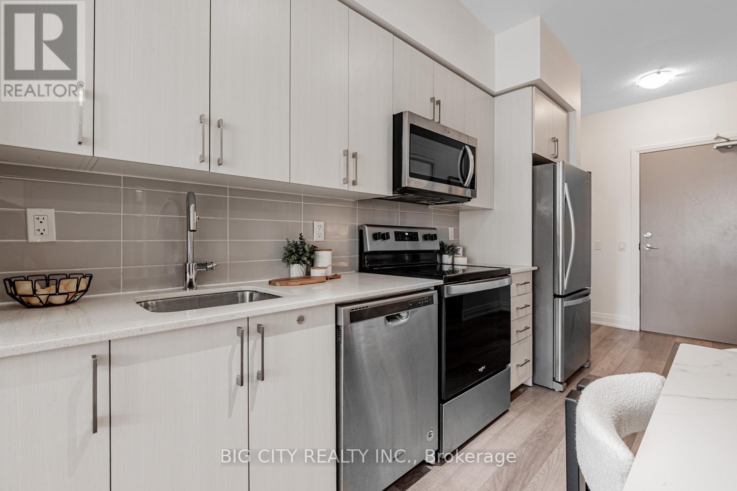Photo 3 of 611 3121 Sheppard Avenue E, Toronto ON