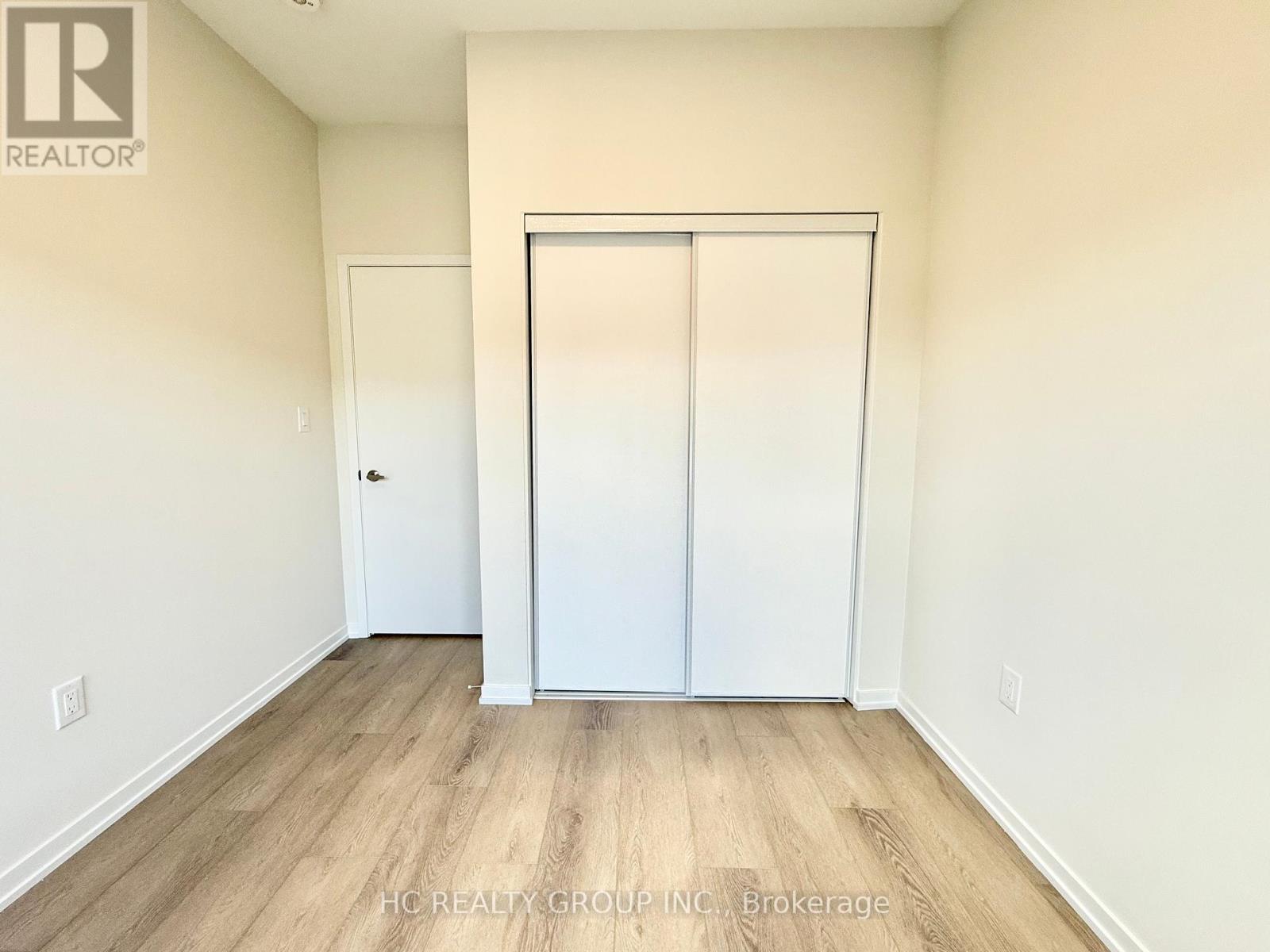 Photo 13 of 81 Matawin Lane, Richmond Hill ON