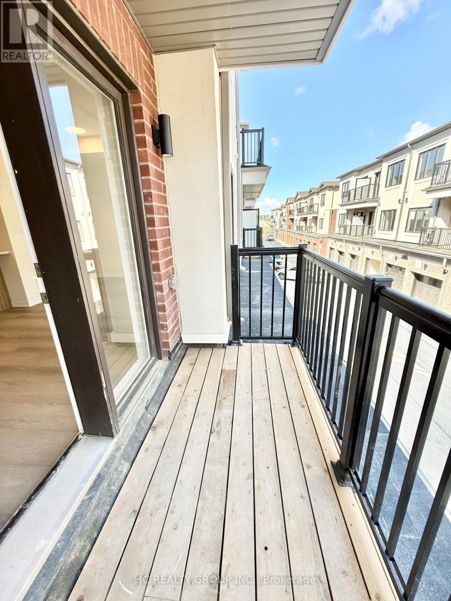Photo 4 of 81 Matawin Lane, Richmond Hill ON