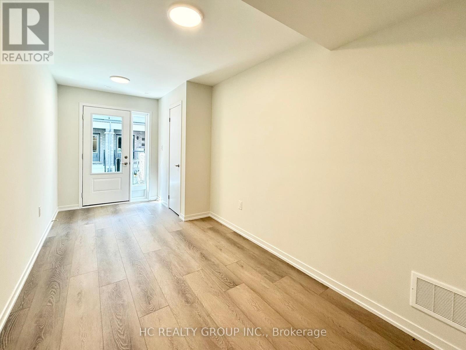 Photo 8 of 81 Matawin Lane, Richmond Hill ON