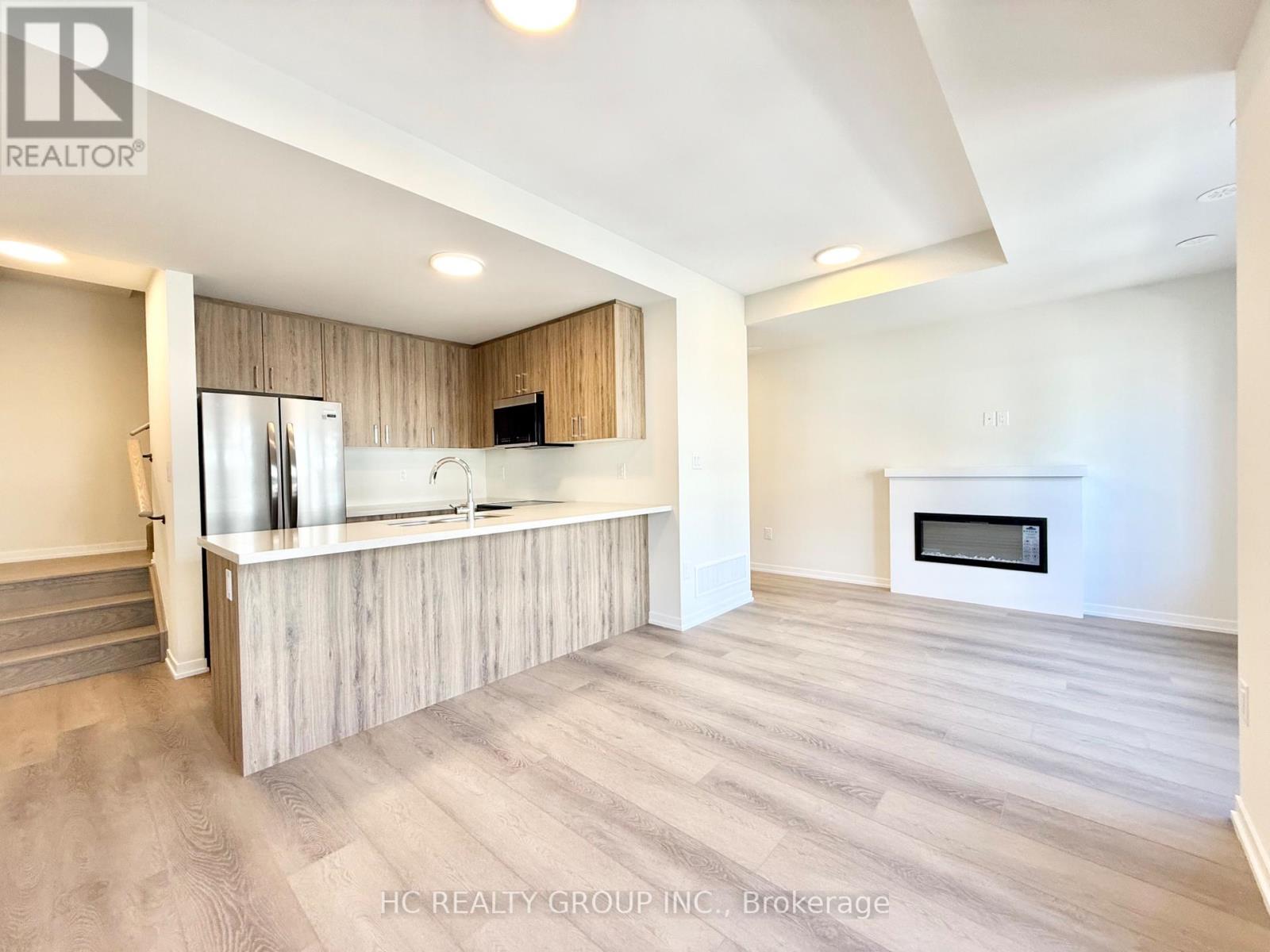 Photo 6 of 81 Matawin Lane, Richmond Hill ON