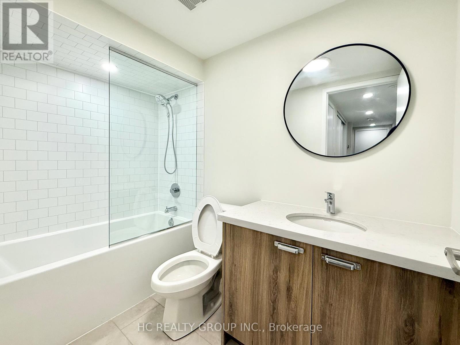 Photo 9 of 81 Matawin Lane, Richmond Hill ON