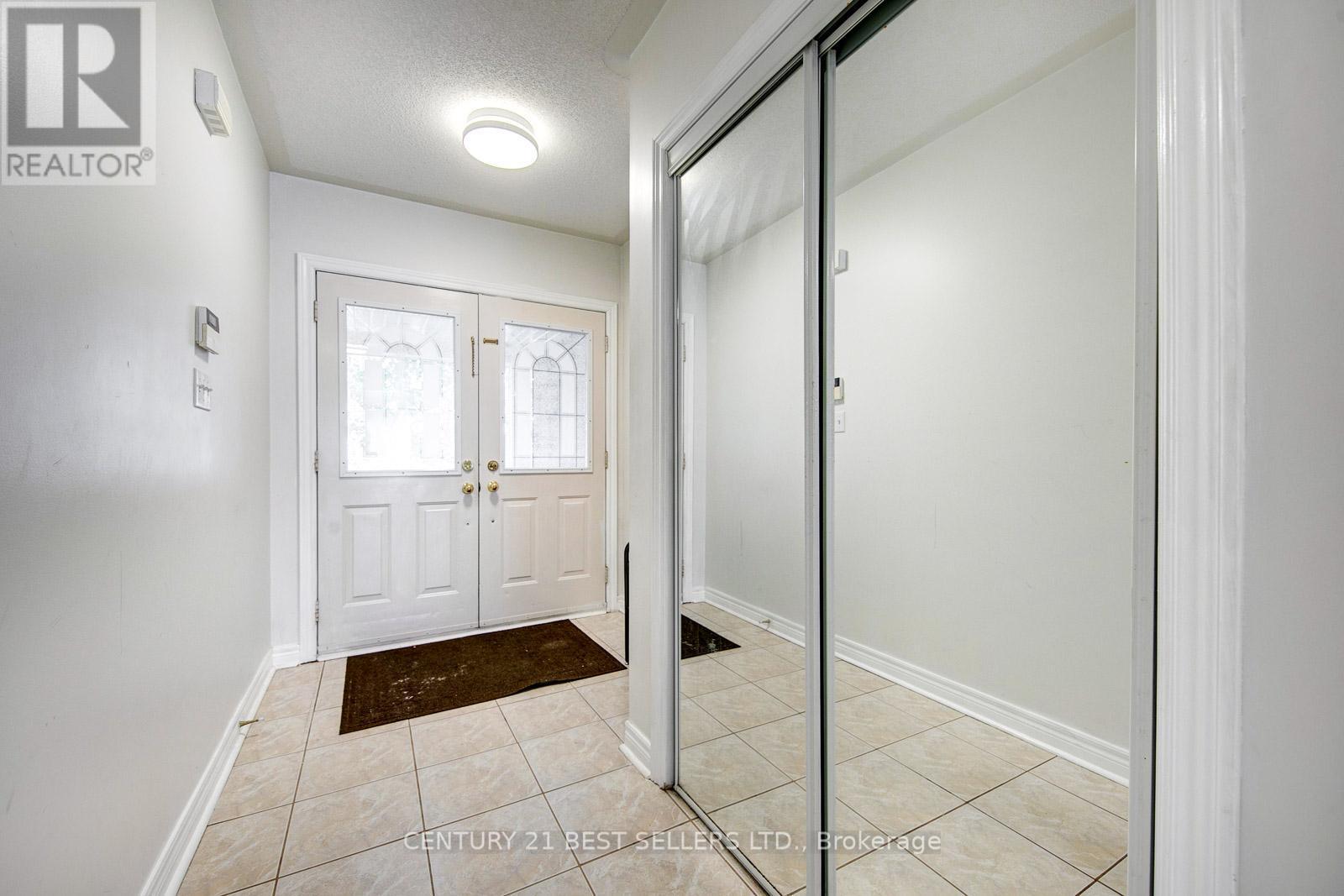 Photo 1 of 189 Warwick Crescent, Newmarket ON