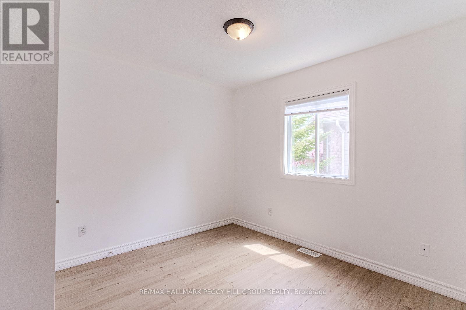 Photo 12 of Upper 32 54th Street S, Wasaga Beach ON