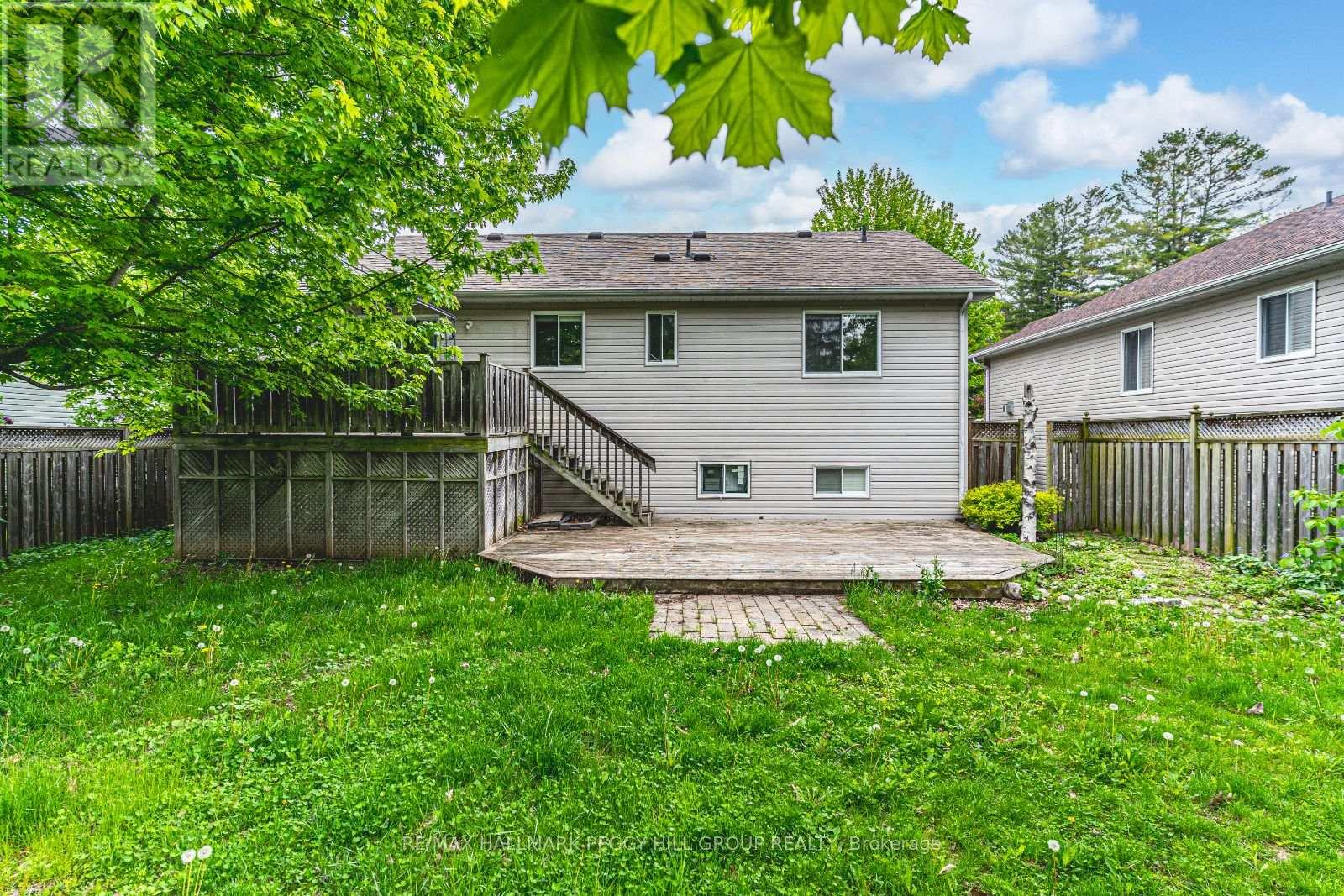 Photo 8 of Upper 32 54th Street S, Wasaga Beach ON