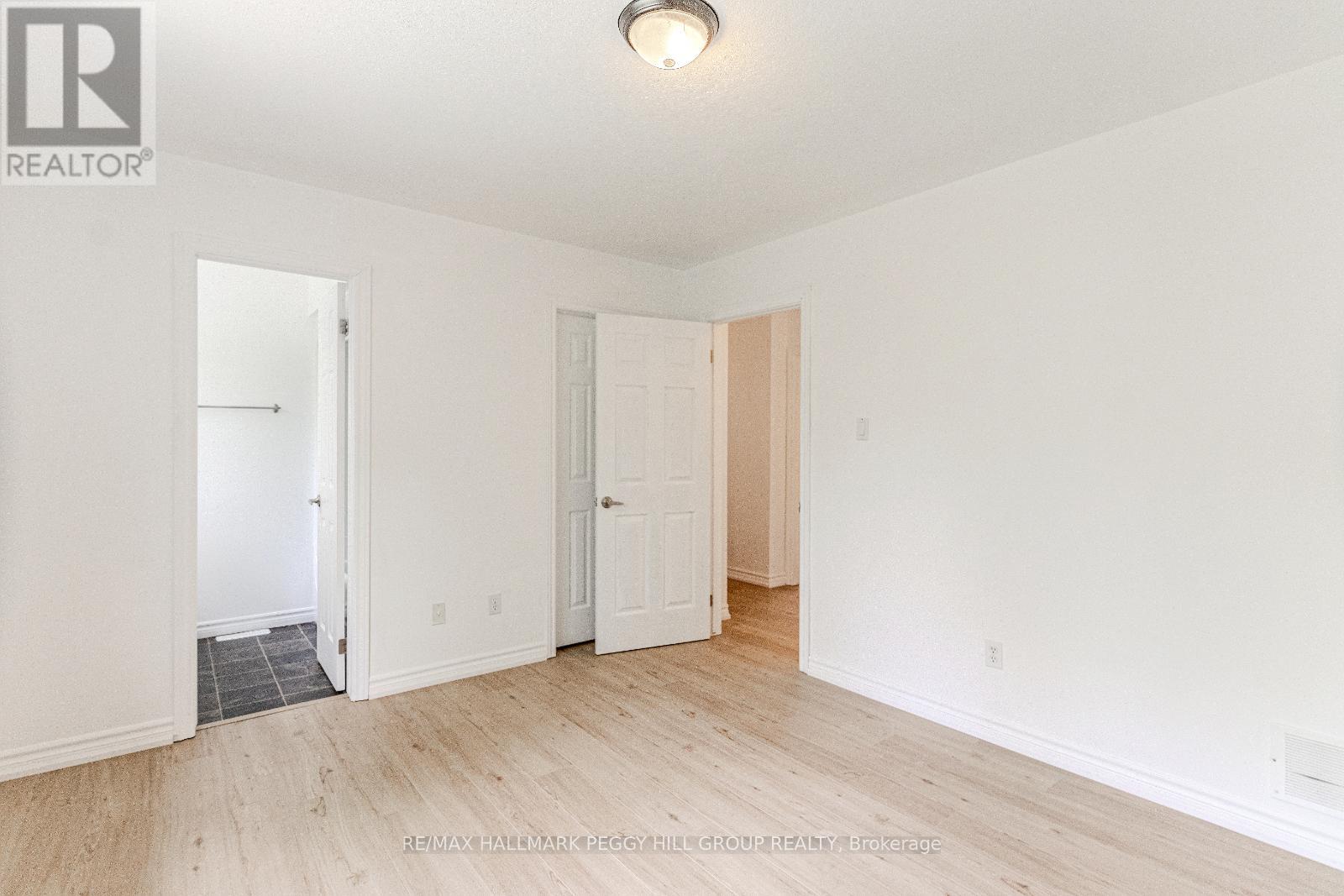 Photo 11 of Upper 32 54th Street S, Wasaga Beach ON