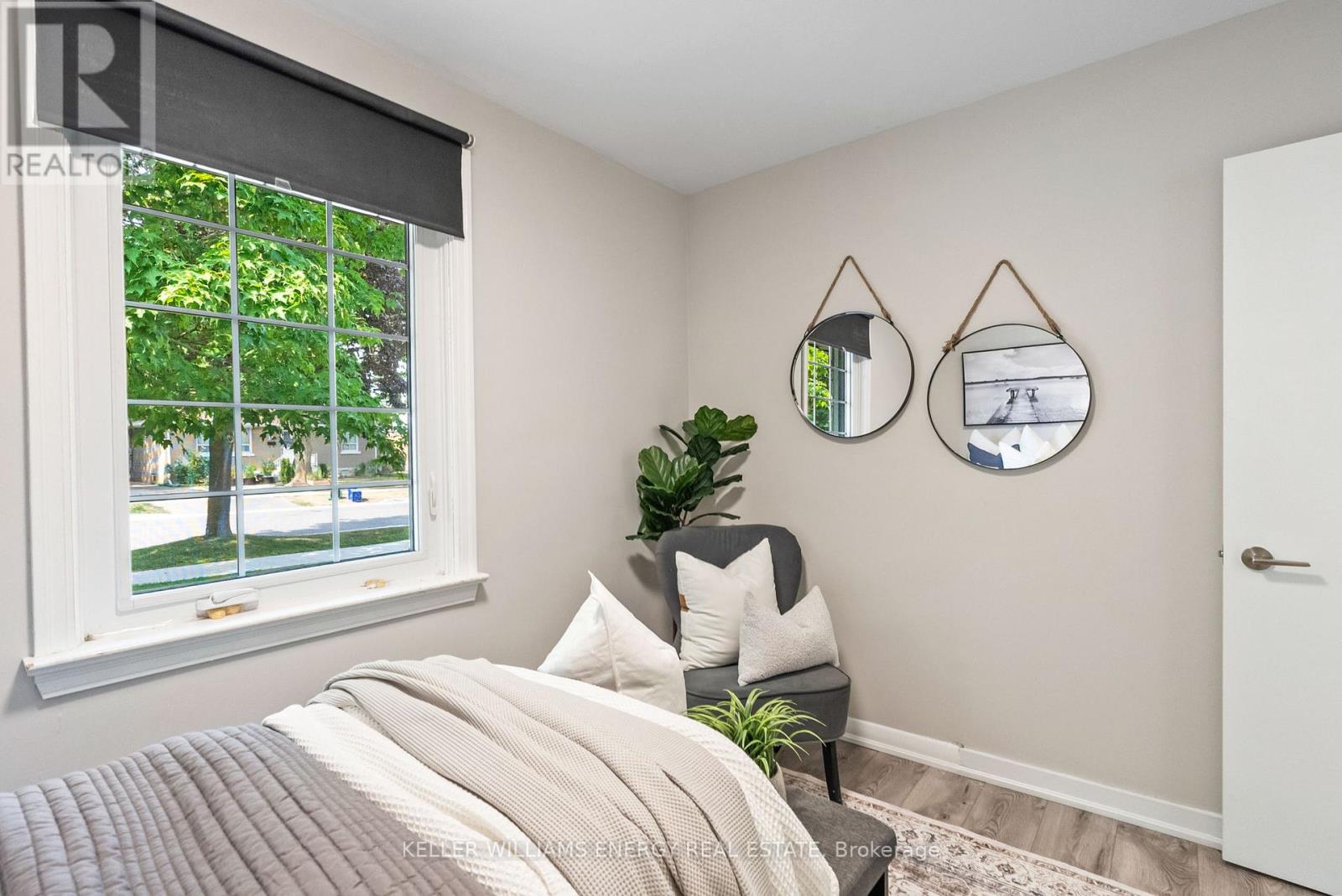 Photo 10 of 28 Admiral Road, Ajax ON