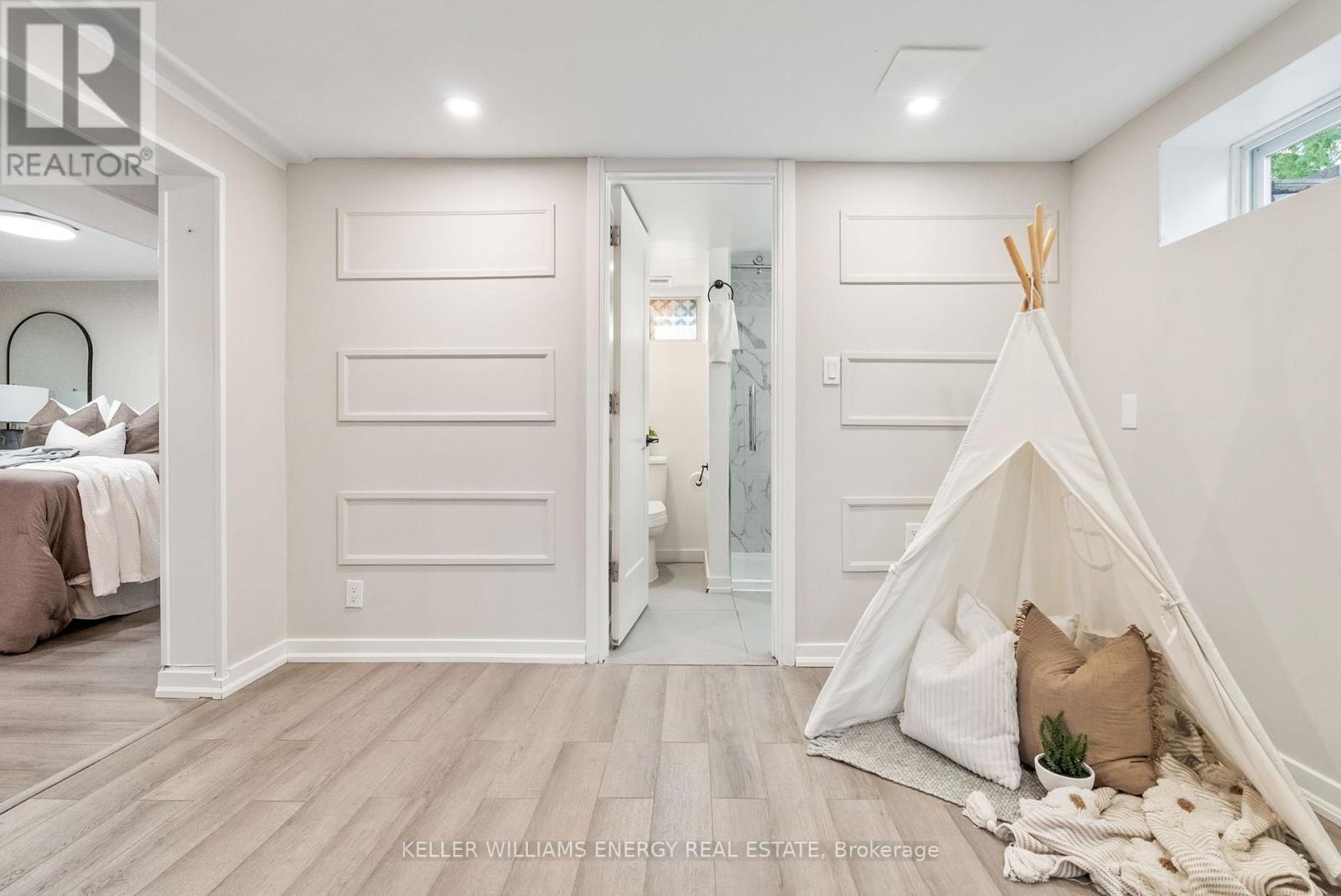 Photo 22 of 28 Admiral Road, Ajax ON