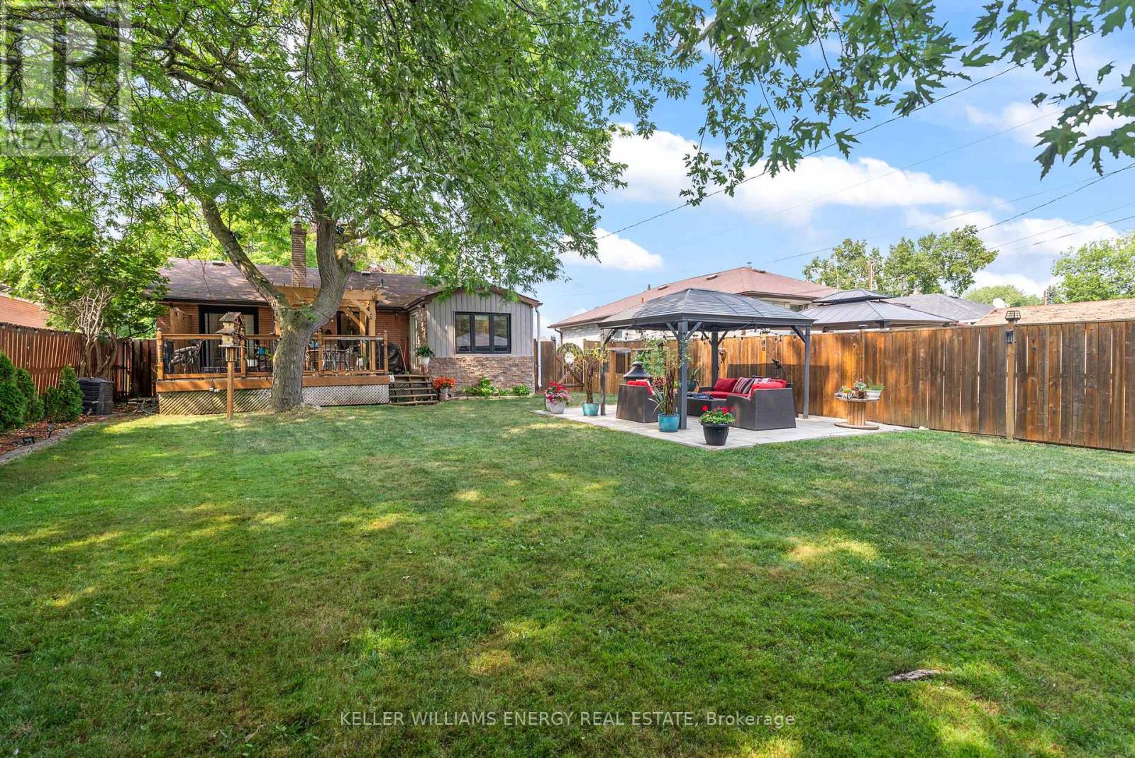 Photo 29 of 28 Admiral Road, Ajax ON