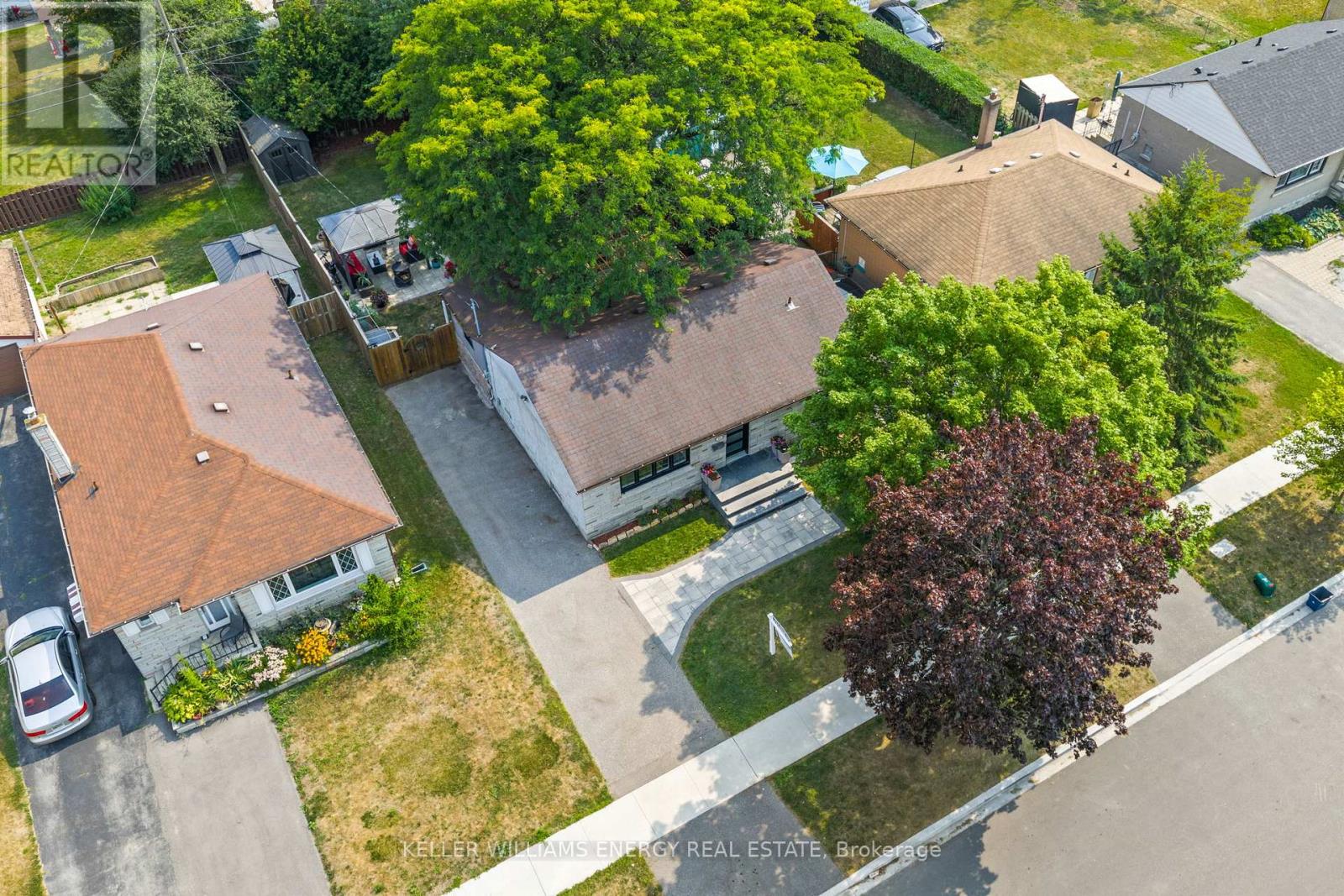 Photo 37 of 28 Admiral Road, Ajax ON