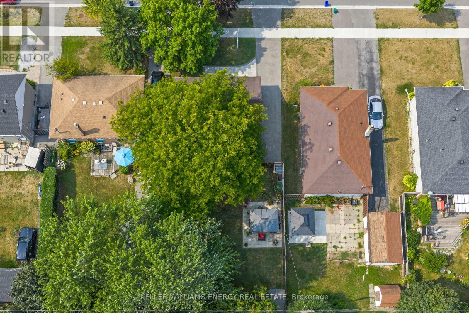 Photo 38 of 28 Admiral Road, Ajax ON