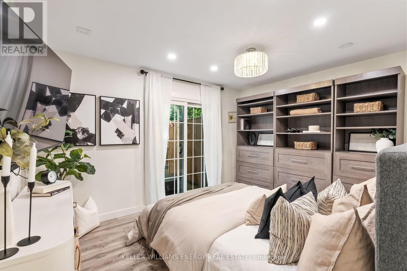 Photo 6 of 28 Admiral Road, Ajax ON