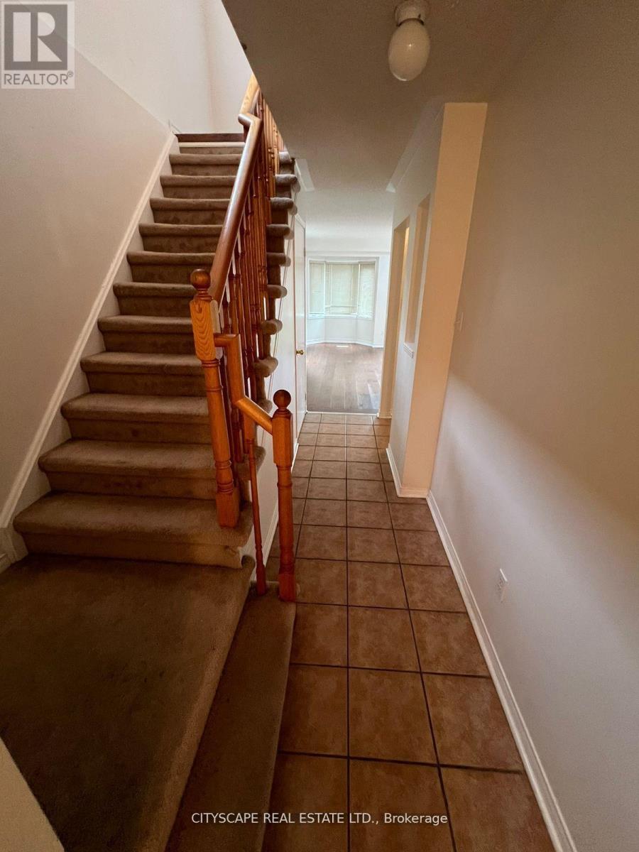 Photo 4 of 14 5255 Guildwood Way, Mississauga ON