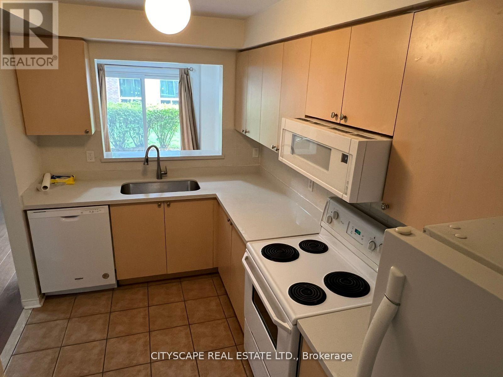 Photo 10 of 14 5255 Guildwood Way, Mississauga ON