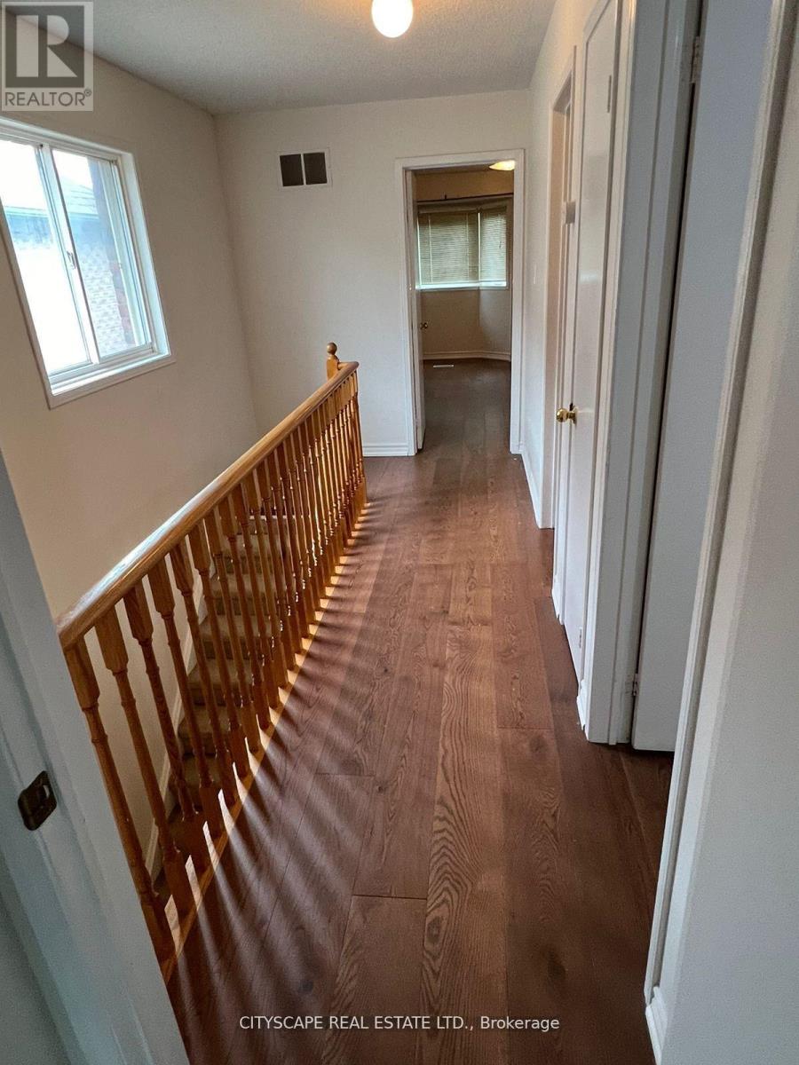 Photo 5 of 14 5255 Guildwood Way, Mississauga ON