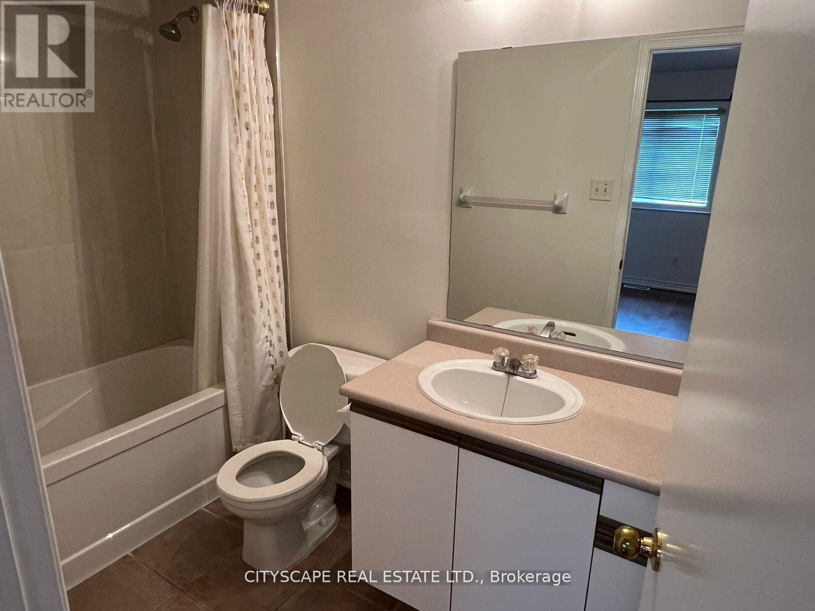 Photo 9 of 14 5255 Guildwood Way, Mississauga ON