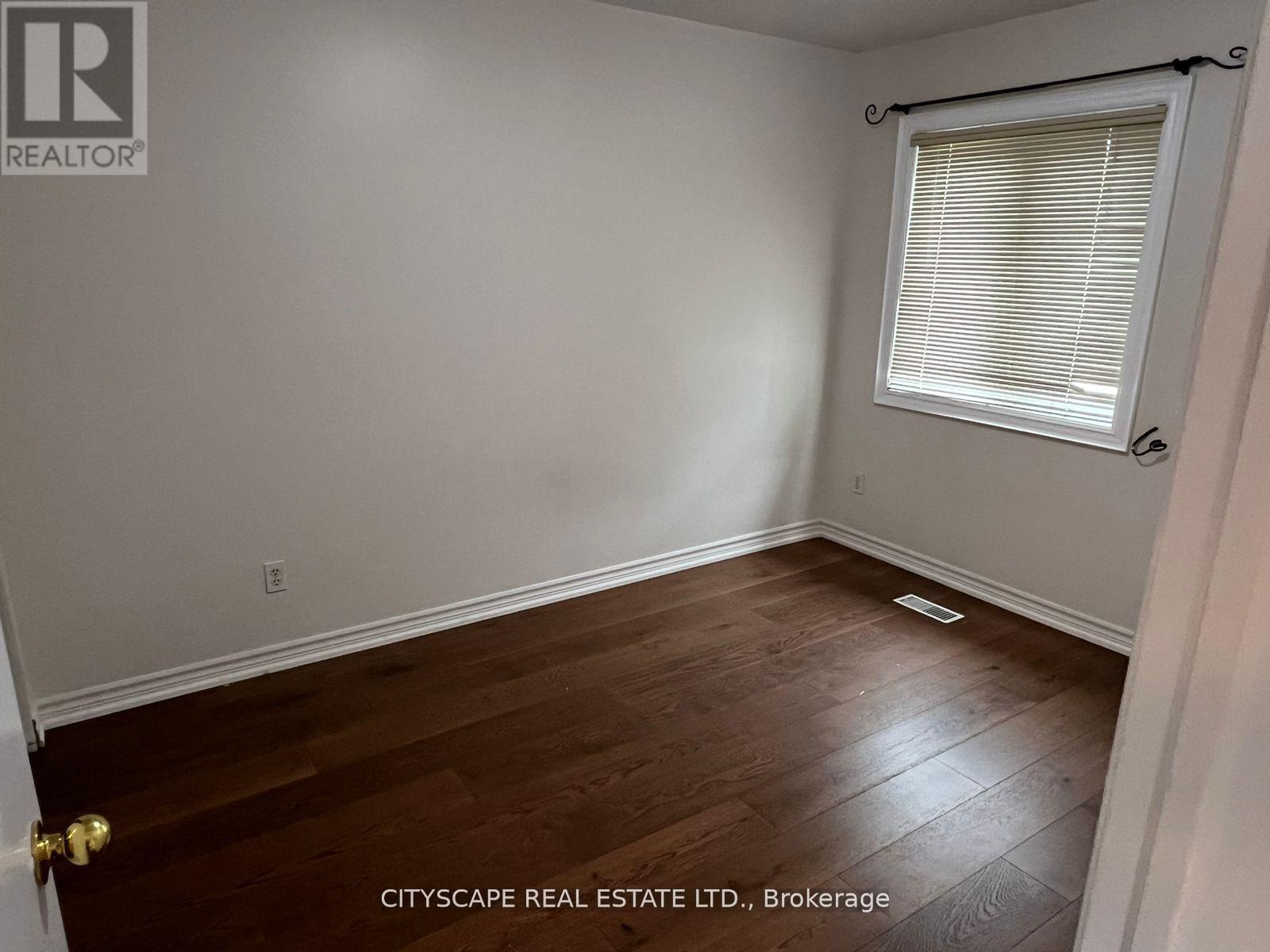 Photo 3 of 14 5255 Guildwood Way, Mississauga ON
