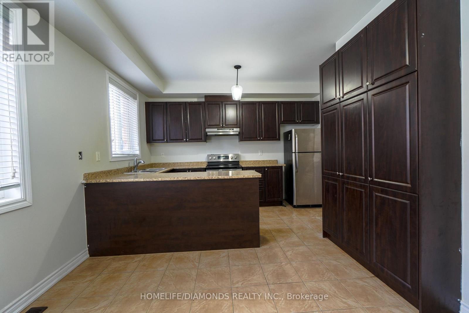 Photo 26 of 43 Sprucewood Road, Brampton ON