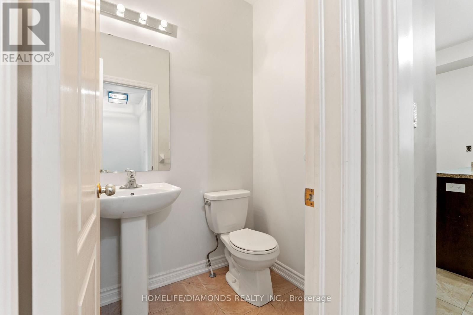 Photo 5 of 43 Sprucewood Road, Brampton ON