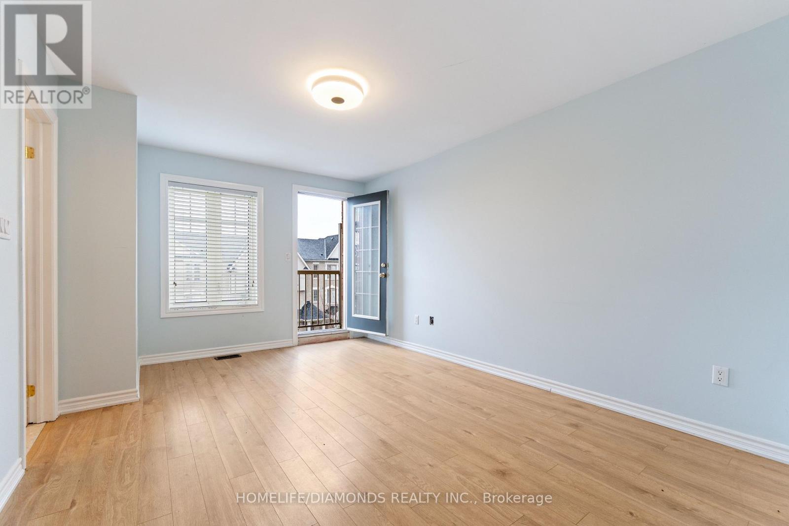 Photo 3 of 43 Sprucewood Road, Brampton ON