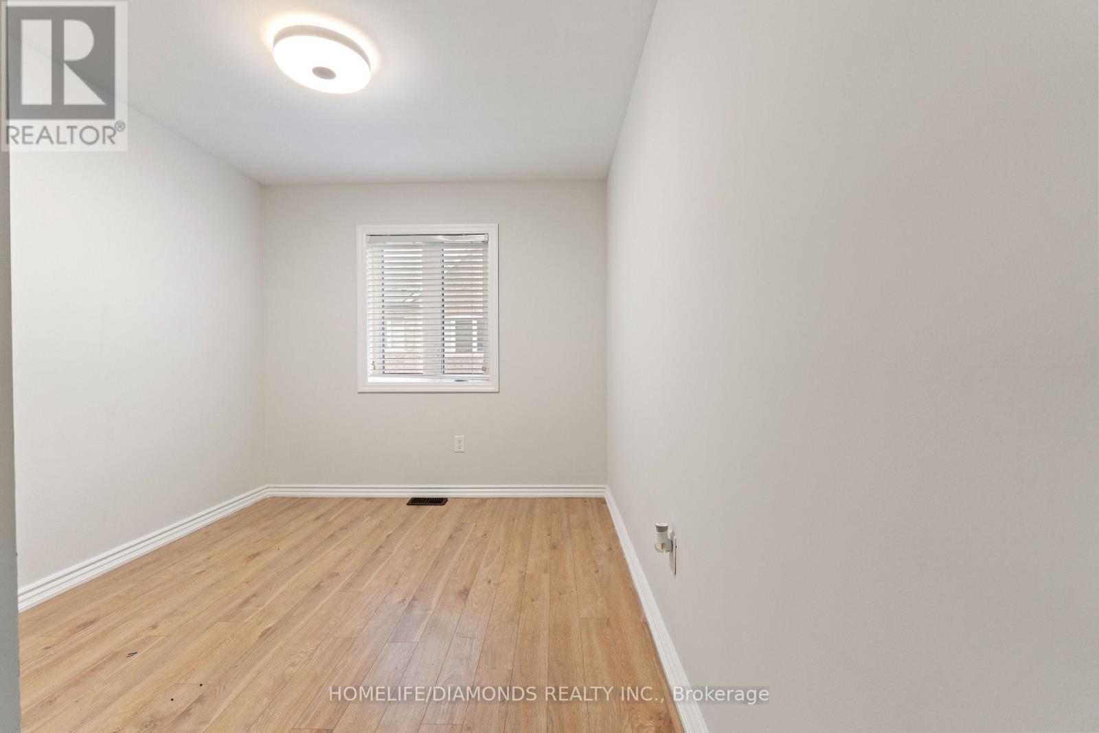 Photo 14 of 43 Sprucewood Road, Brampton ON