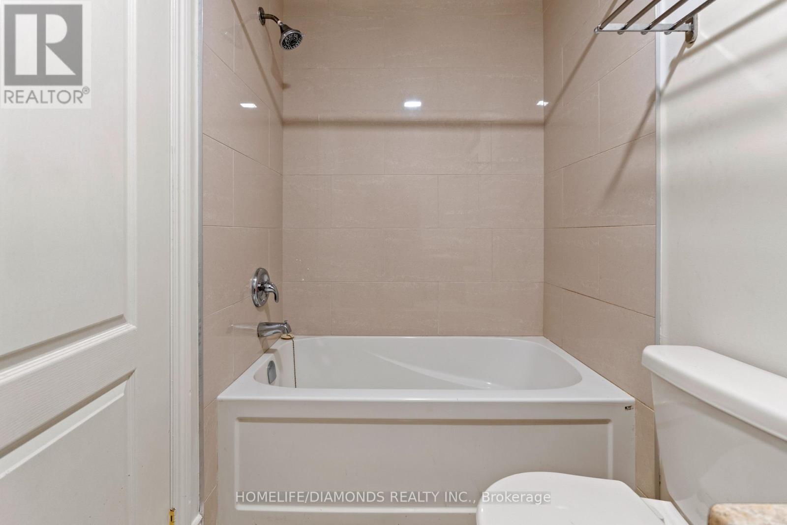 Photo 25 of 43 Sprucewood Road, Brampton ON