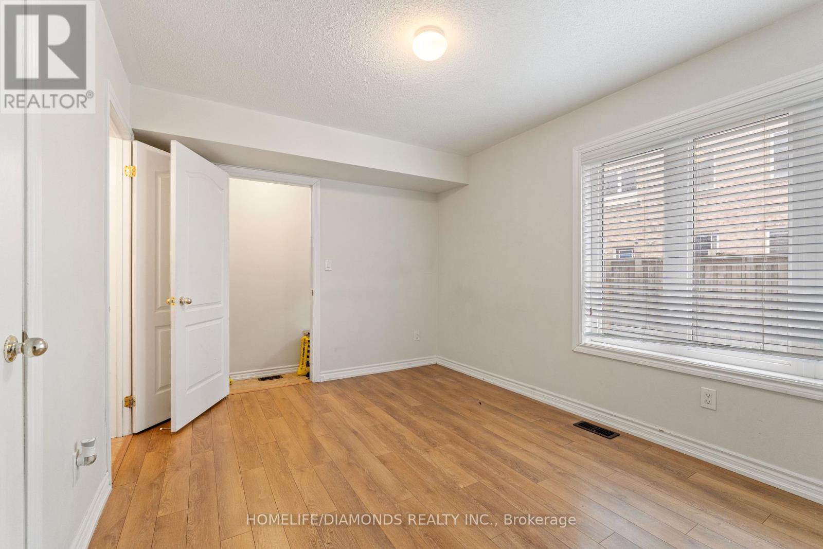 Photo 24 of 43 Sprucewood Road, Brampton ON