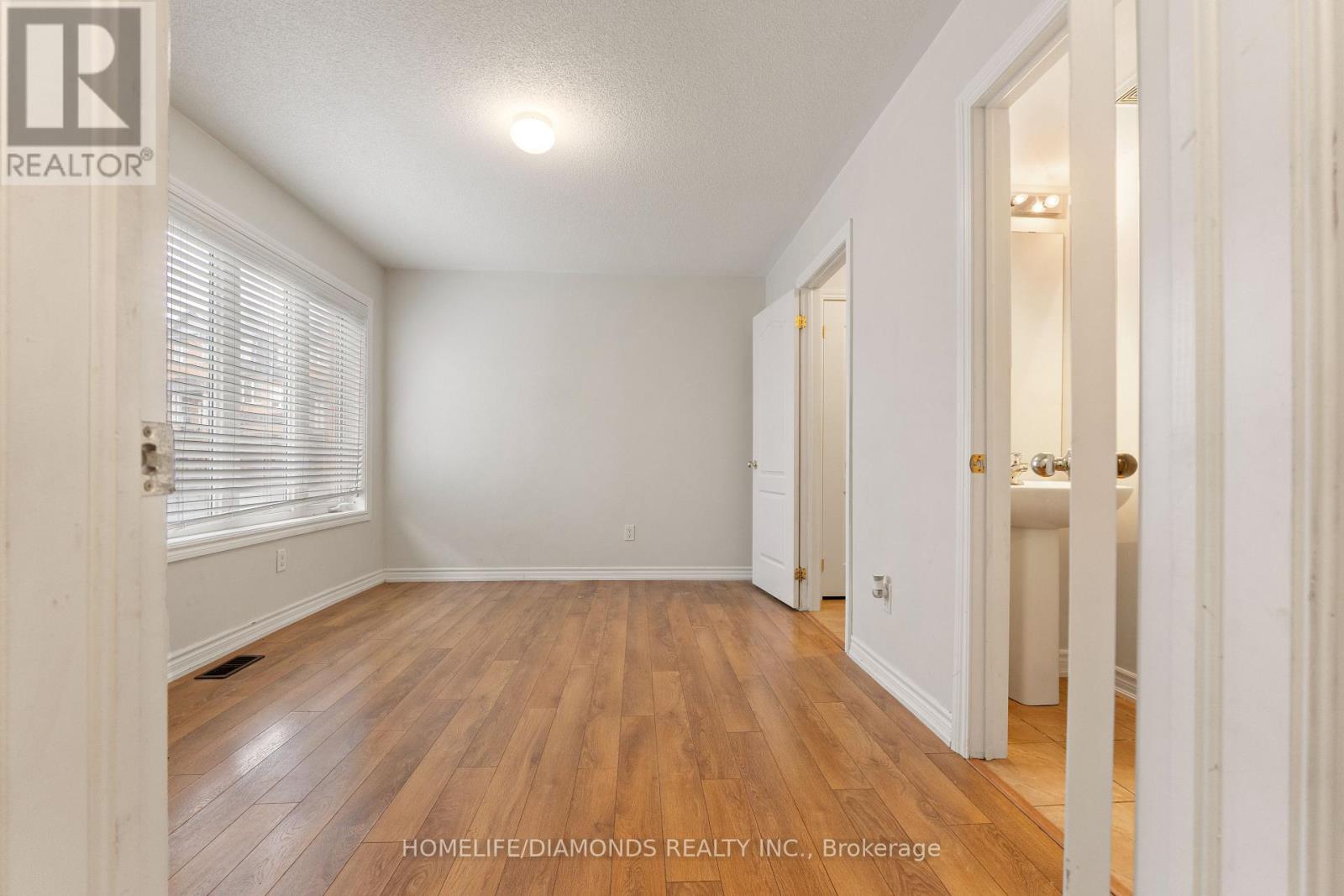 Photo 37 of 43 Sprucewood Road, Brampton ON