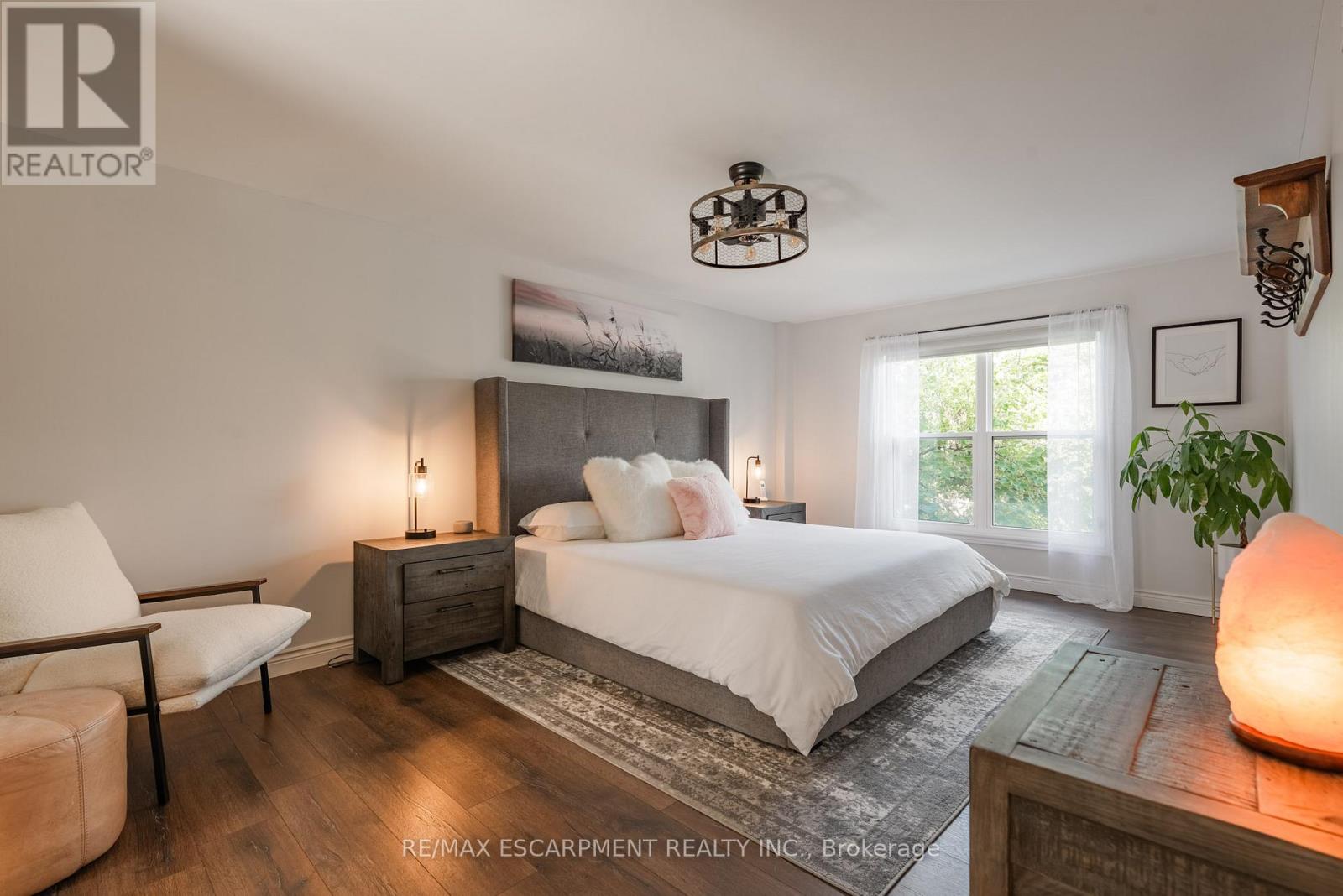 Photo 22 of 2130 Winding Way, Burlington ON
