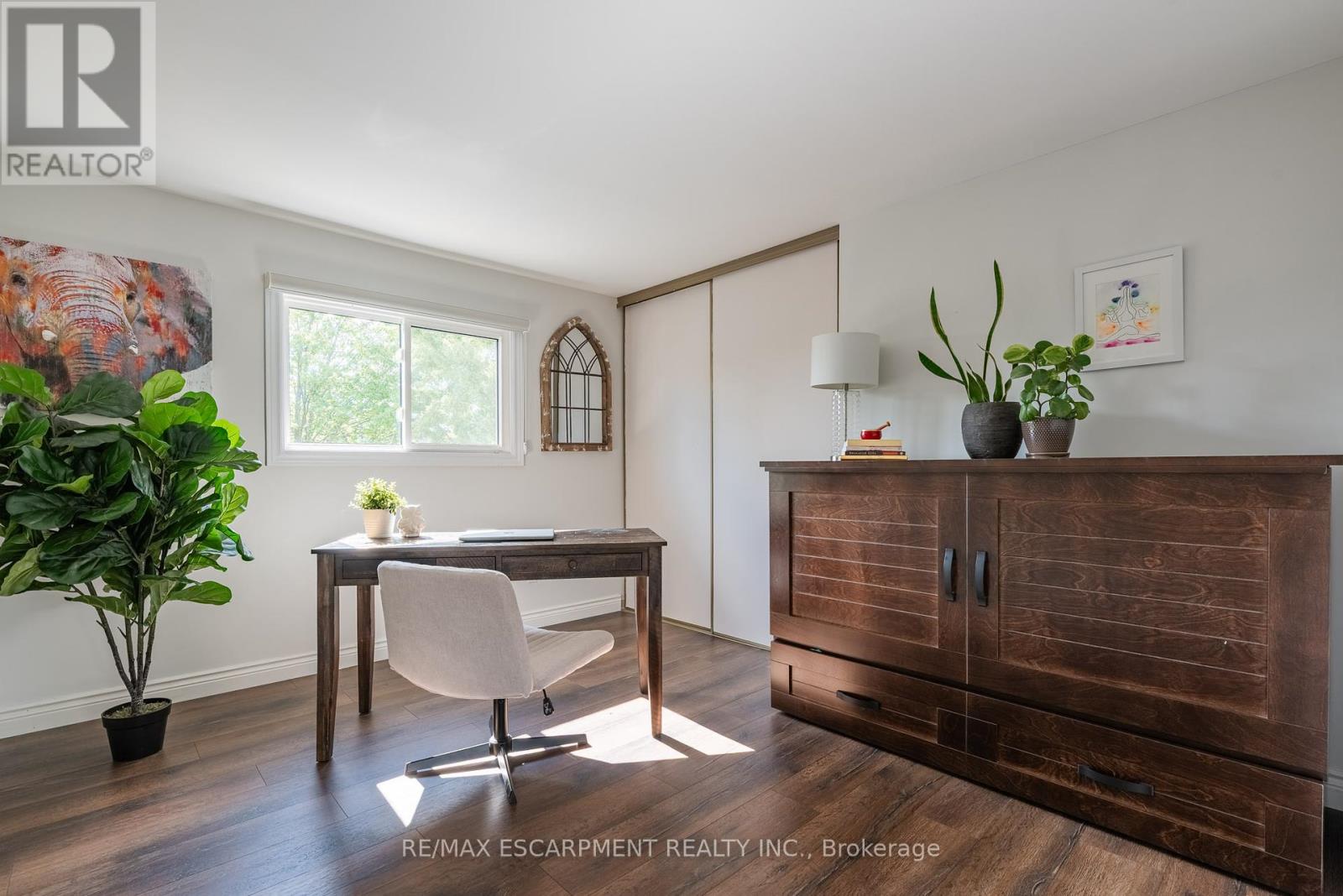Photo 25 of 2130 Winding Way, Burlington ON