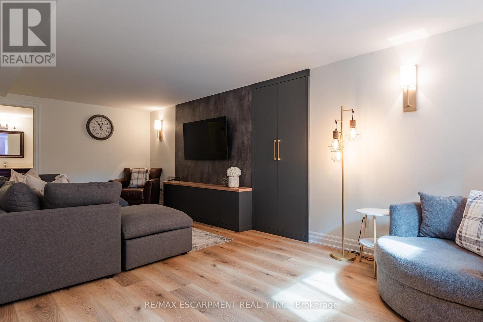 Photo 33 of 2130 Winding Way, Burlington ON