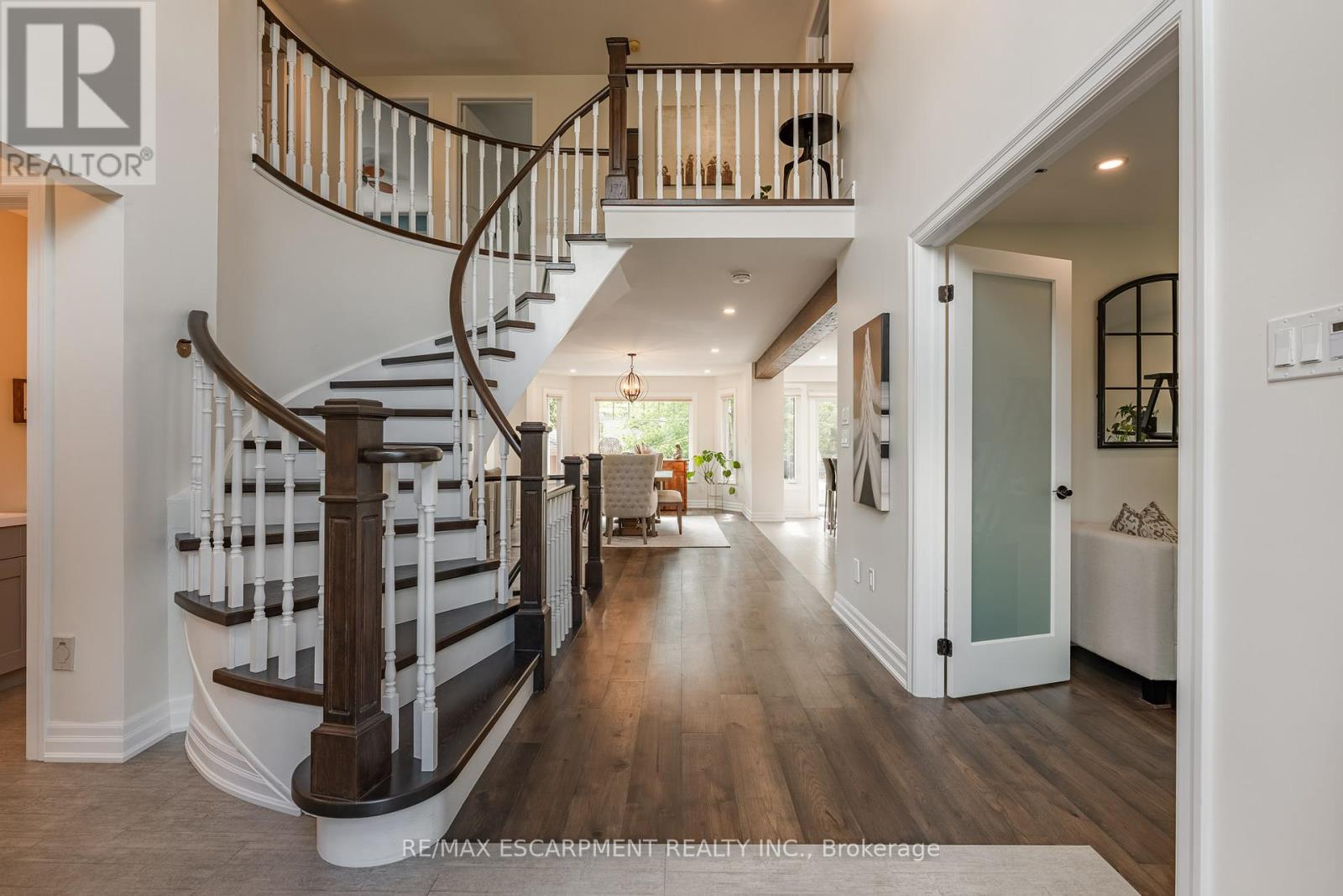Photo 5 of 2130 Winding Way, Burlington ON