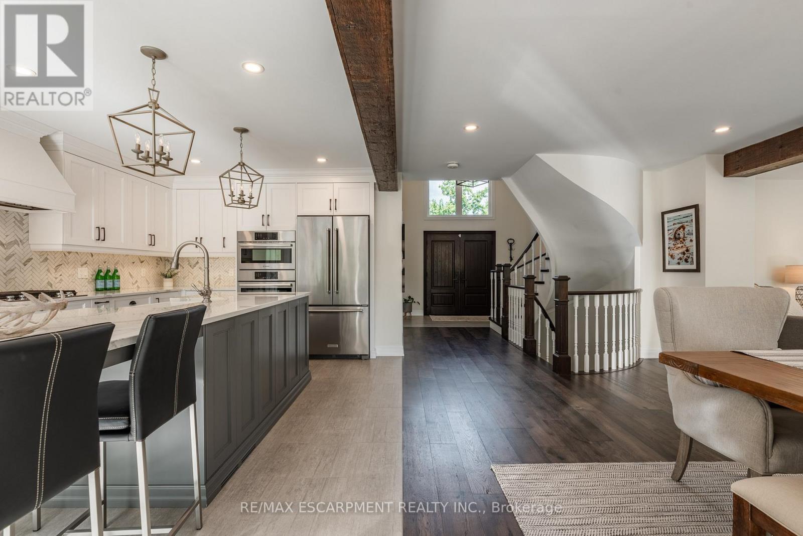 Photo 9 of 2130 Winding Way, Burlington ON