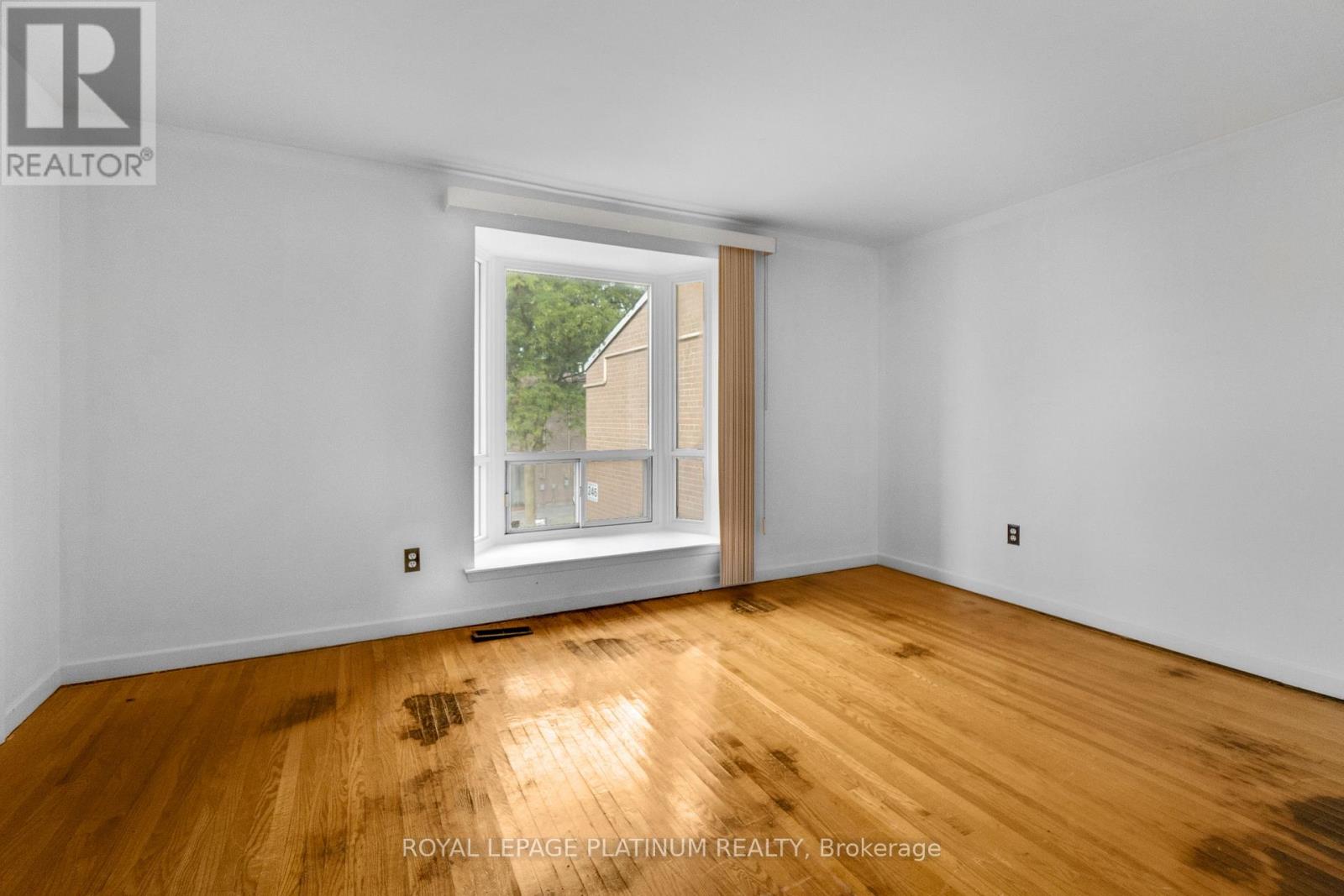 Photo 12 of 48 246 John Garland Boulevard, Toronto ON