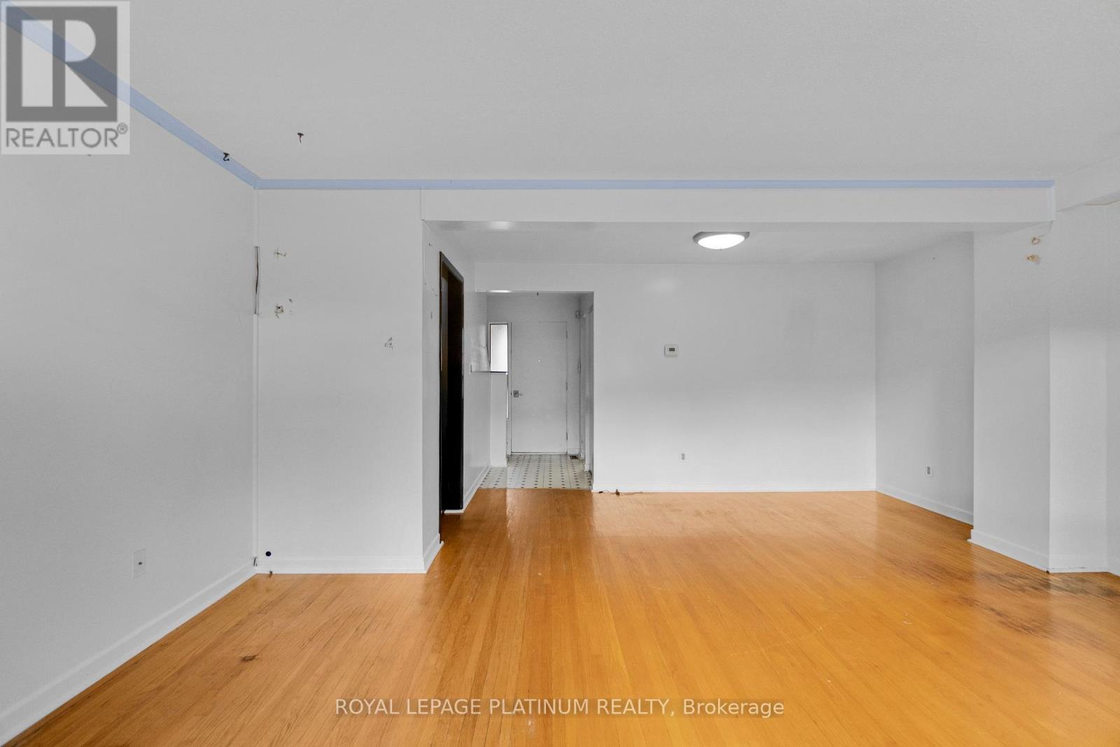 Photo 18 of 48 246 John Garland Boulevard, Toronto ON