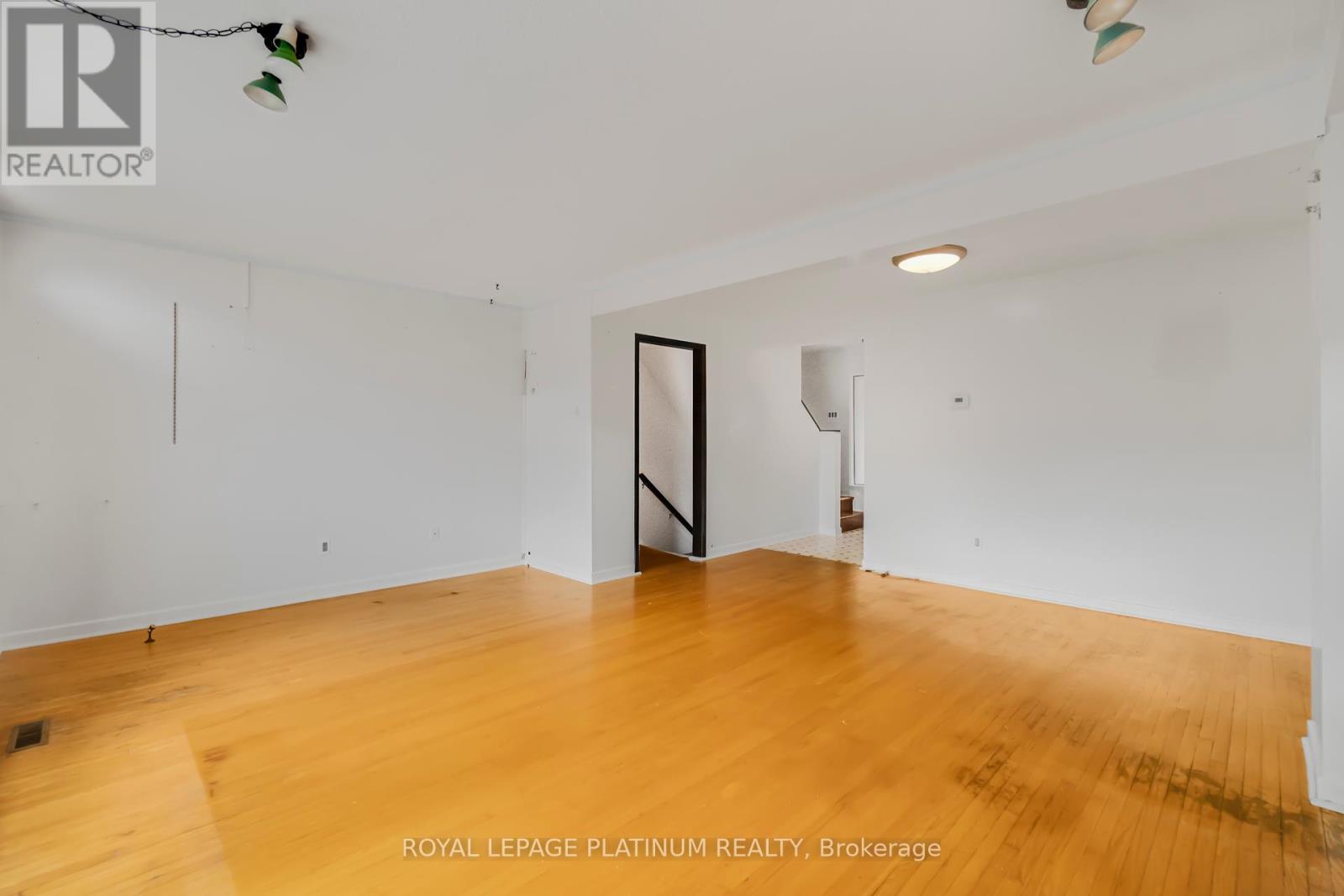 Photo 19 of 48 246 John Garland Boulevard, Toronto ON