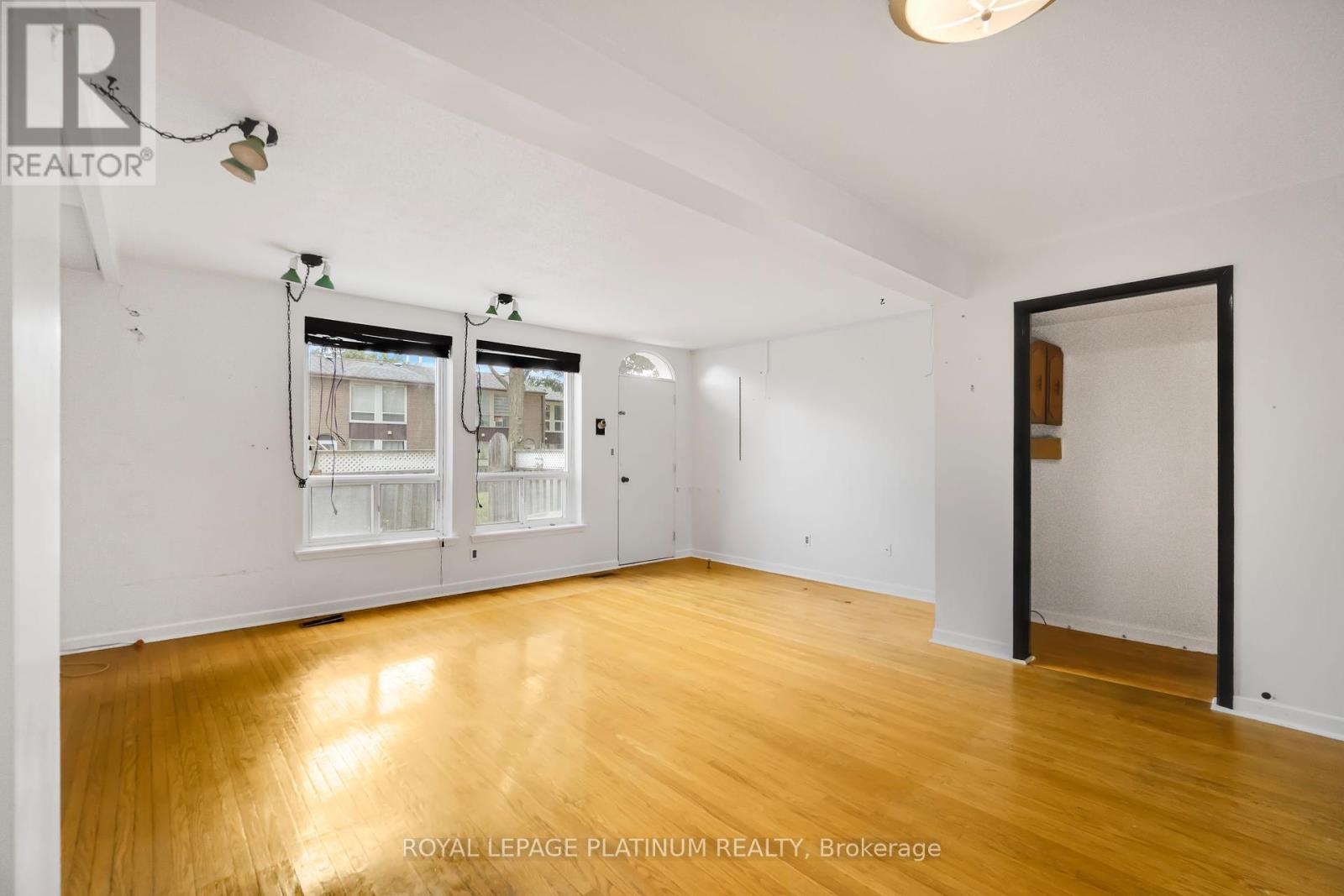 Photo 20 of 48 246 John Garland Boulevard, Toronto ON