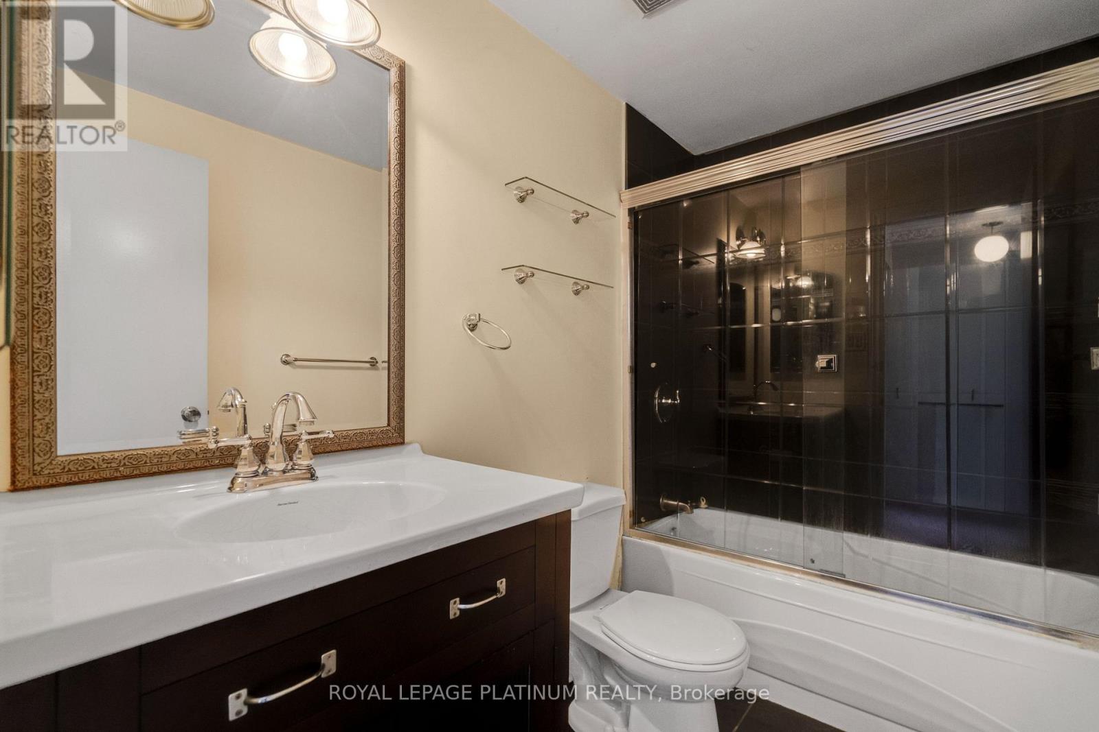 Photo 5 of 48 246 John Garland Boulevard, Toronto ON