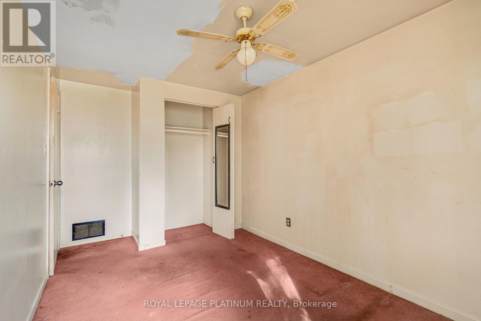 Photo 6 of 48 246 John Garland Boulevard, Toronto ON